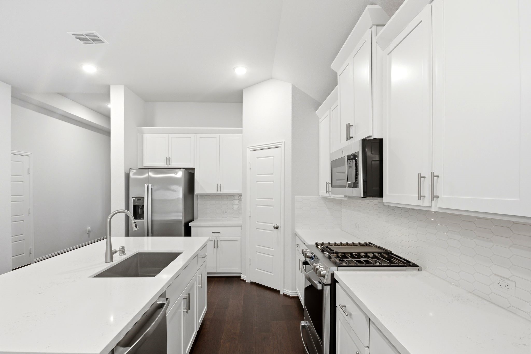 2106 Villa Flora Lane Property Photo 8