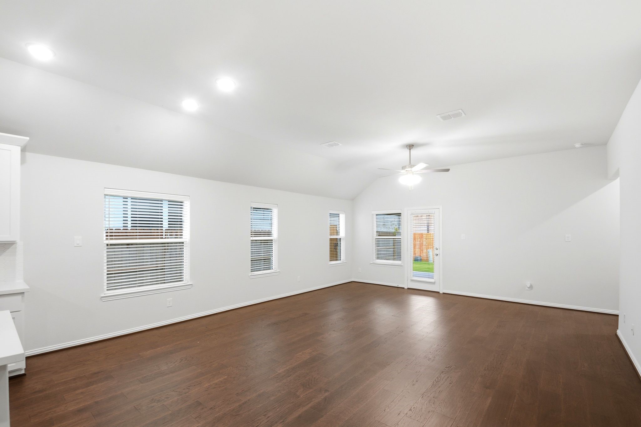 2106 Villa Flora Lane Property Photo 11