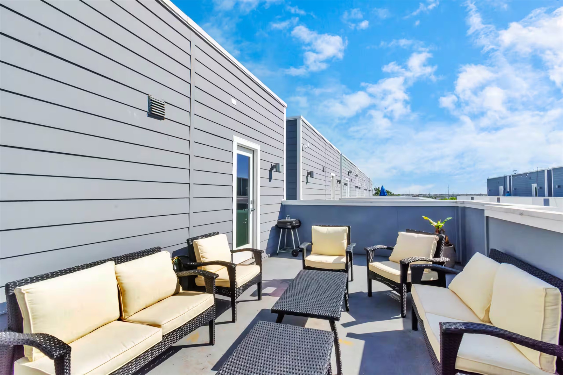 2107 Engelmohr F Property Photo 19