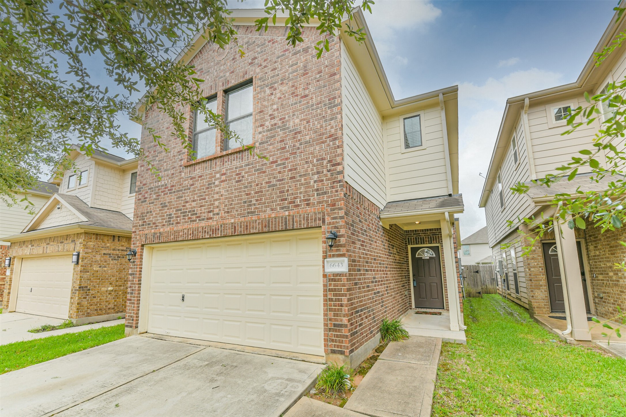 6643 Sharpstone Creek Lane Property Photo 1