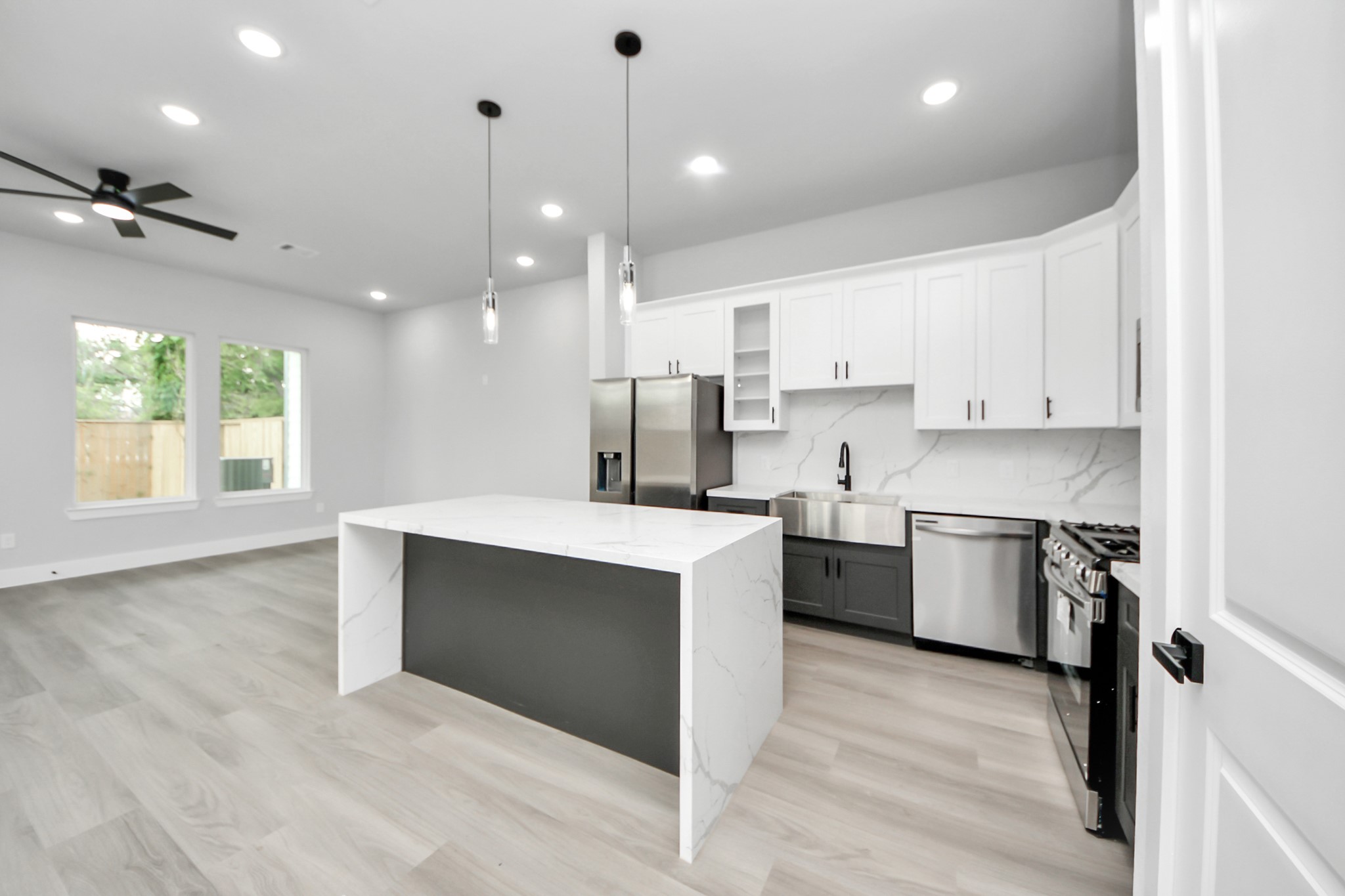 6816 Del Rio Street Property Photo 3