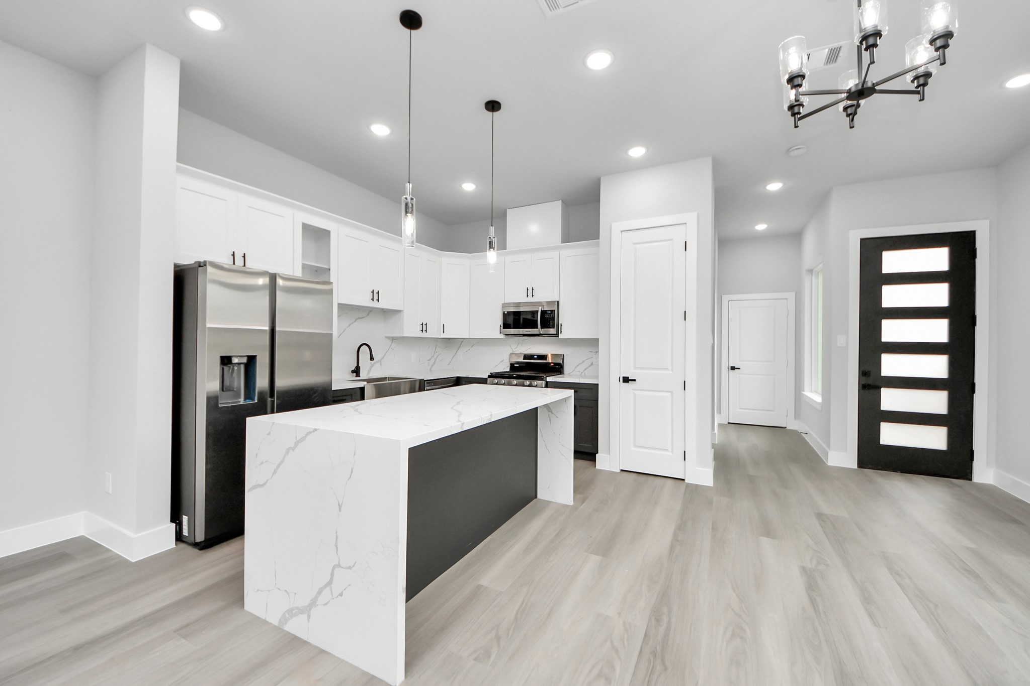 6816 Del Rio Street Property Photo 4