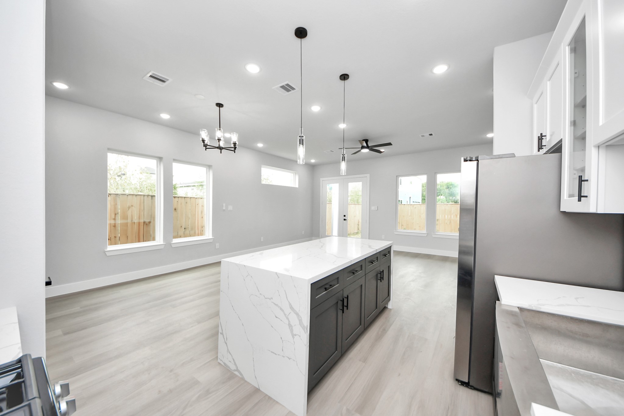 6816 Del Rio Street Property Photo 10