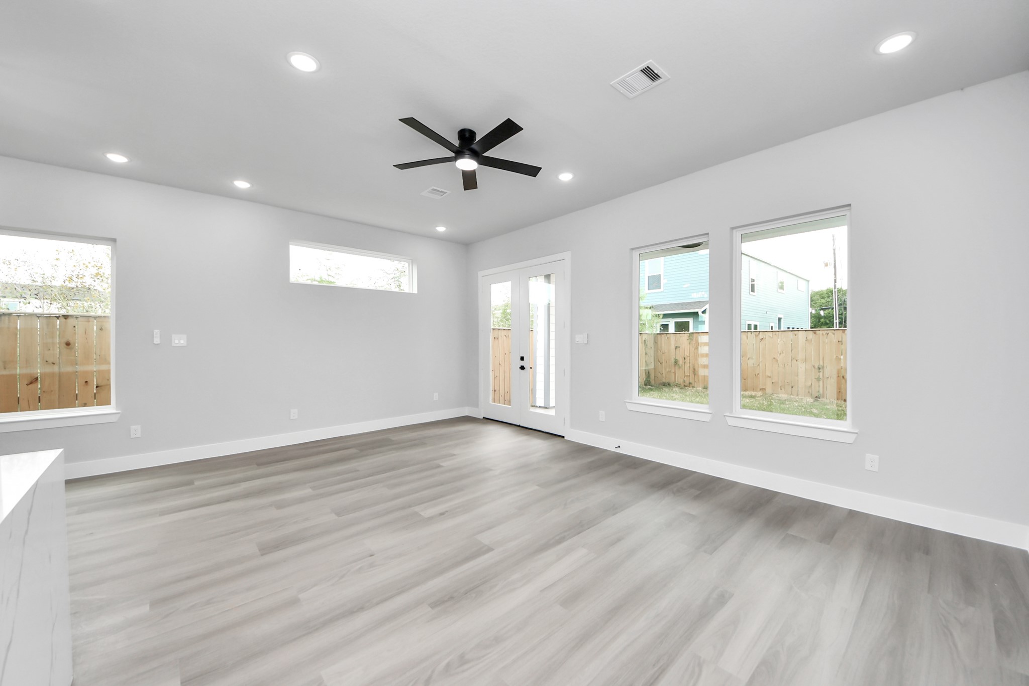 6816 Del Rio Street Property Photo 27