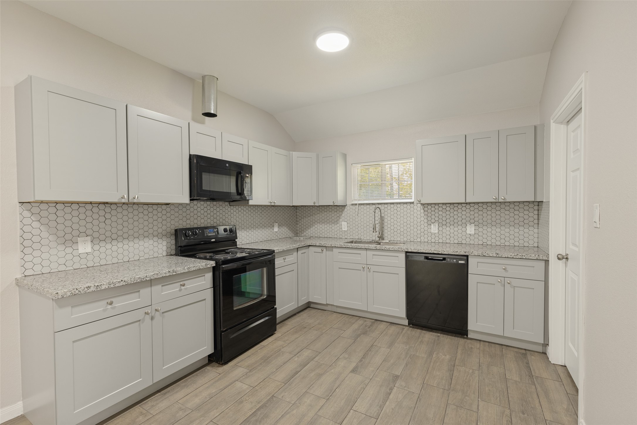 5214 Pomander Road Property Photo 10