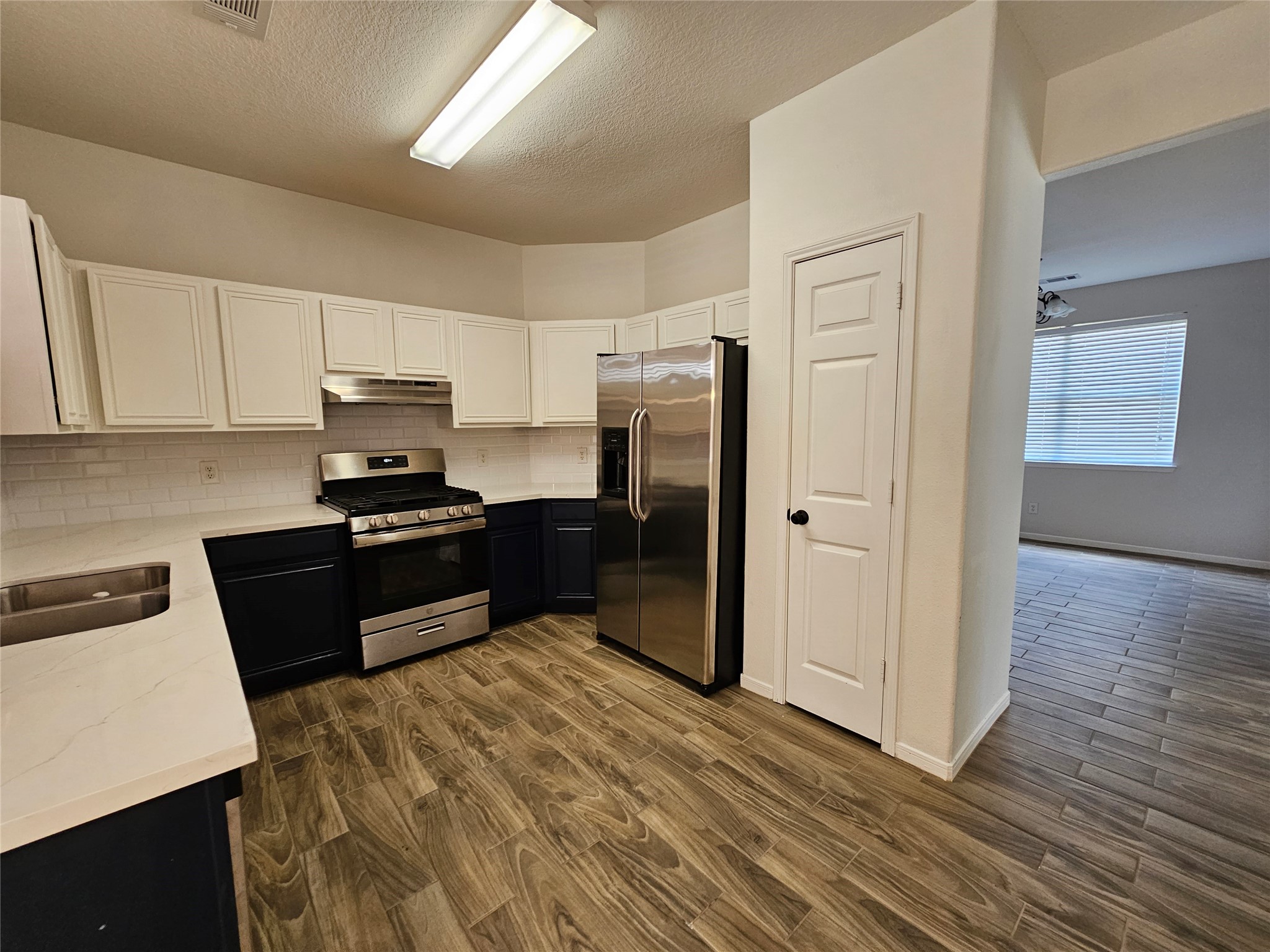 2919 Desert Oasis Lane Property Photo 10
