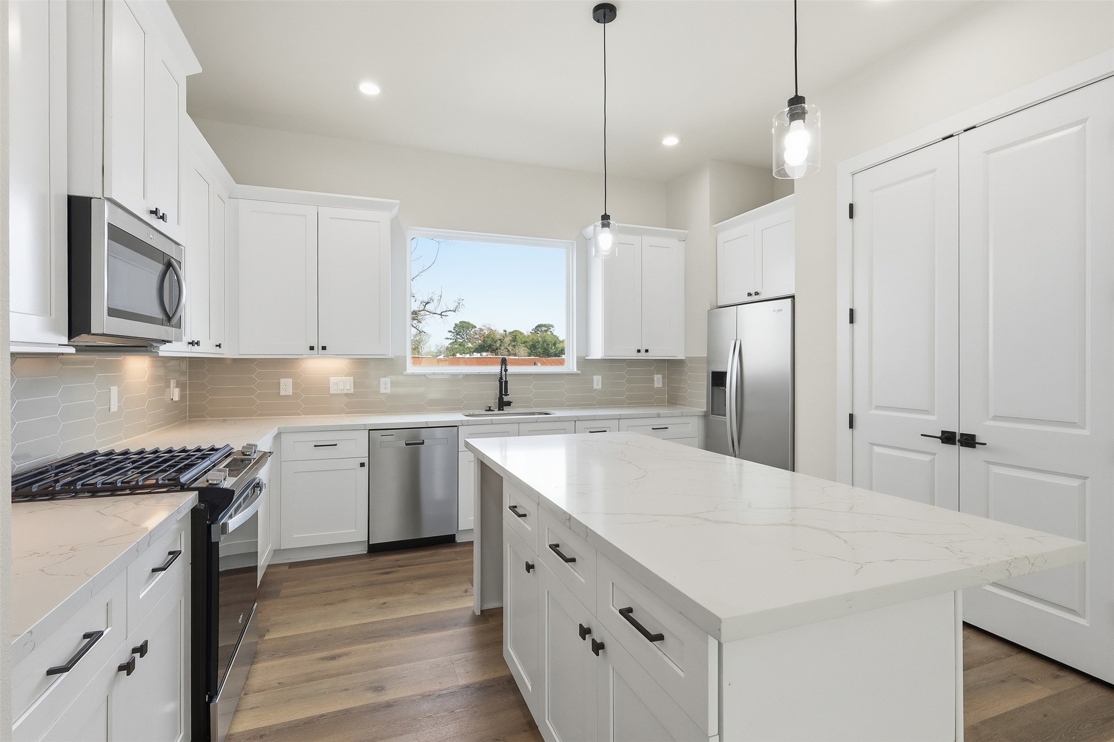 9405 Hammerly Boulevard E Property Photo 14