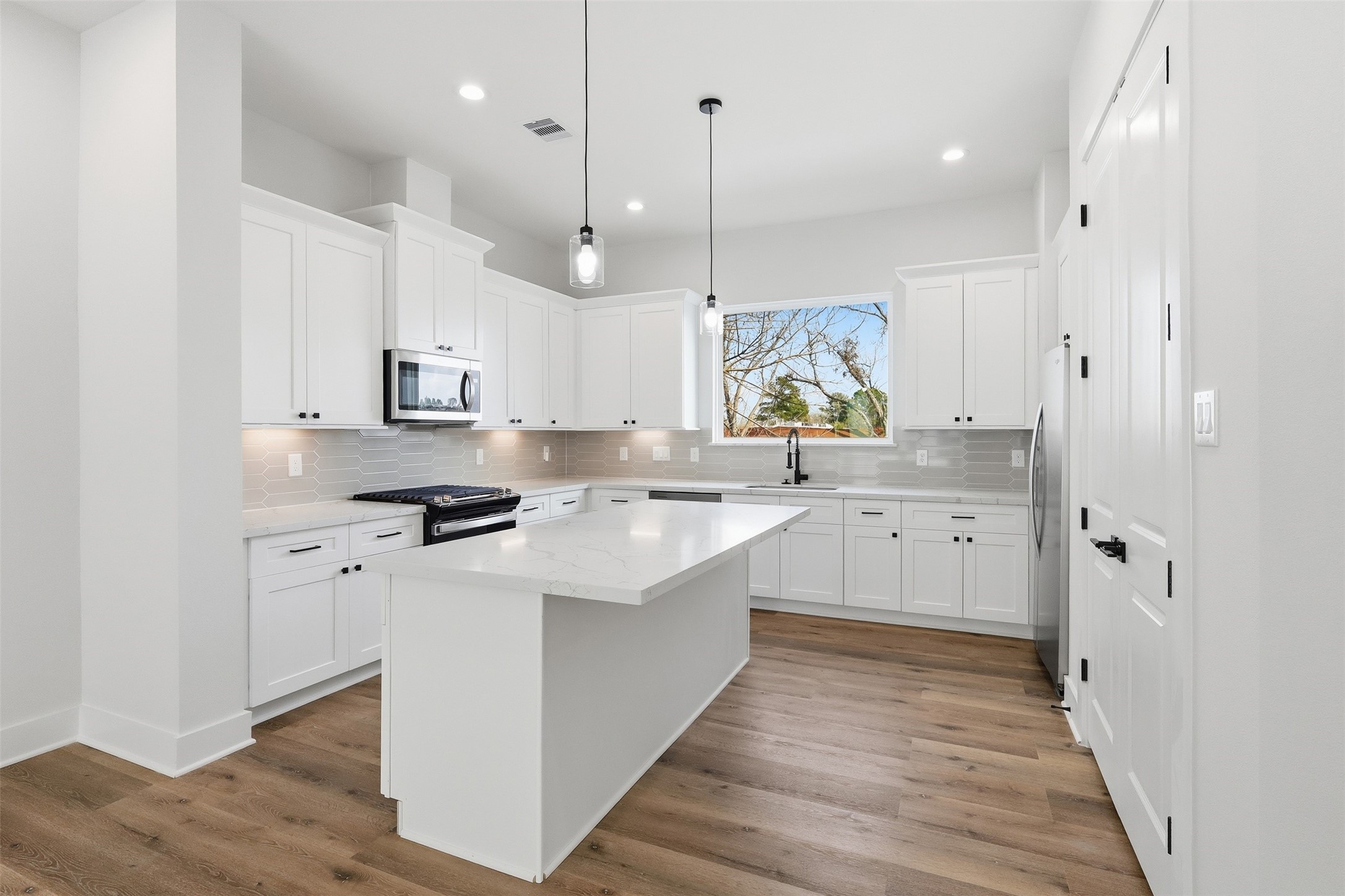 9405 Hammerly Boulevard E Property Photo 15