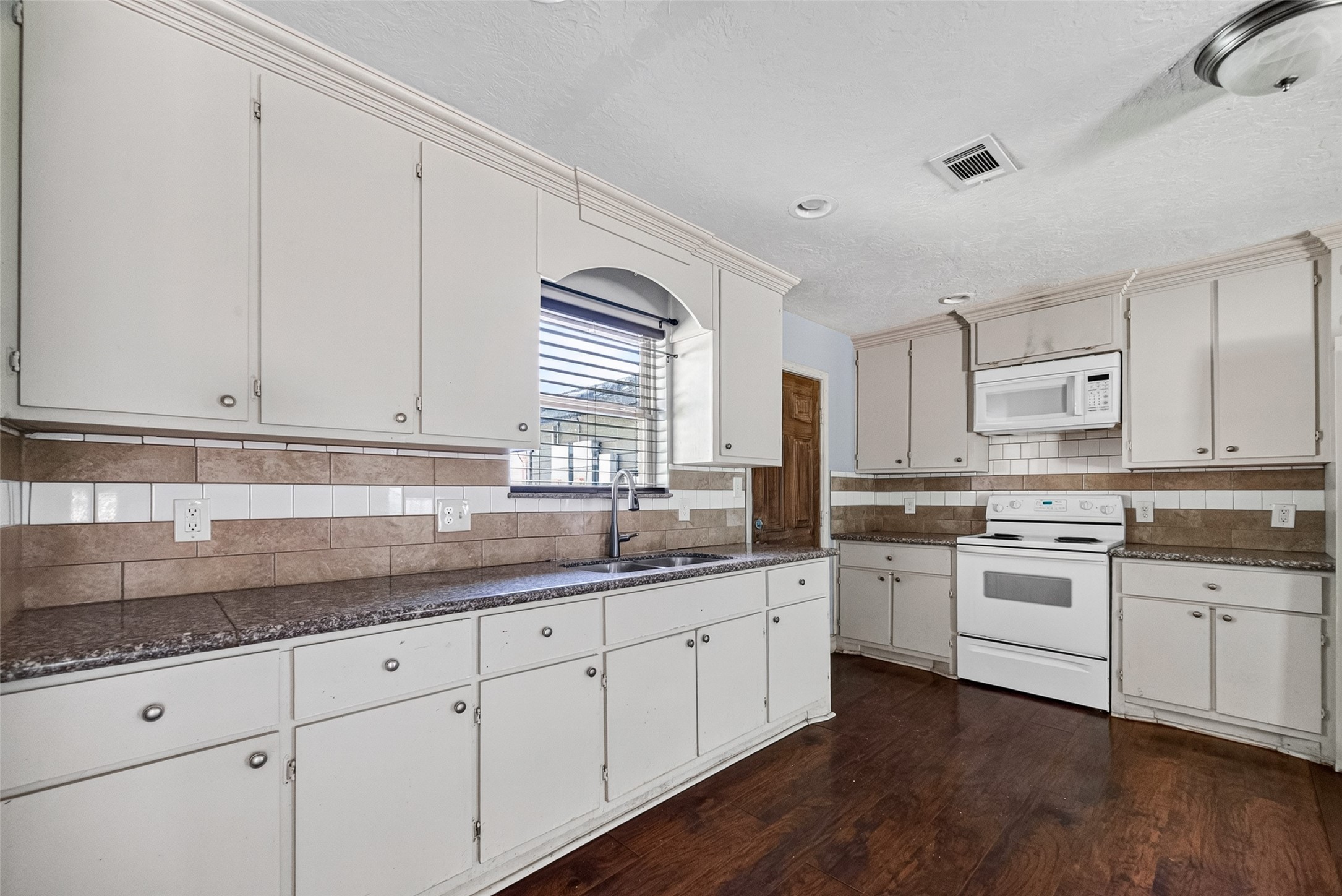 7213 Rhobell Street Property Photo 8