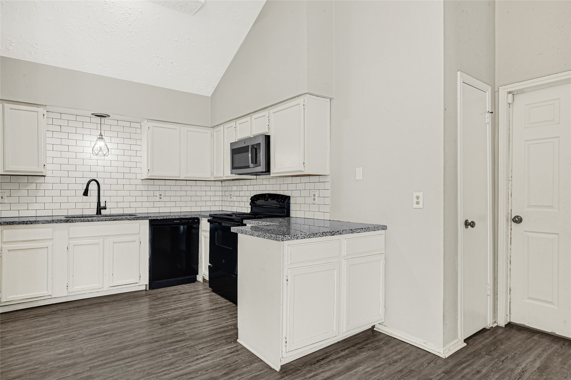 8111 Furlong Lane Property Photo 6