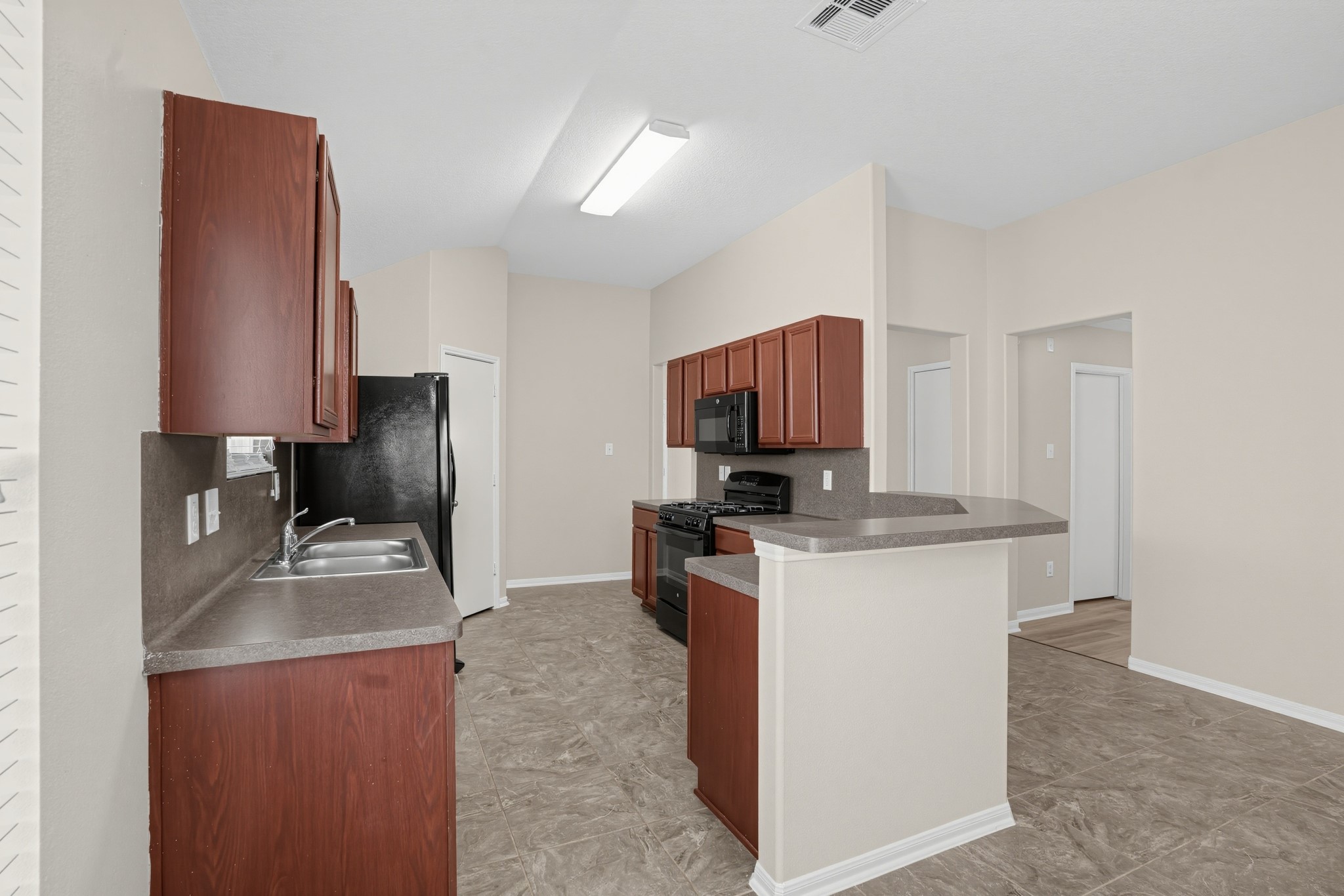 5035 Blue Spruce Hill Street Property Photo 9