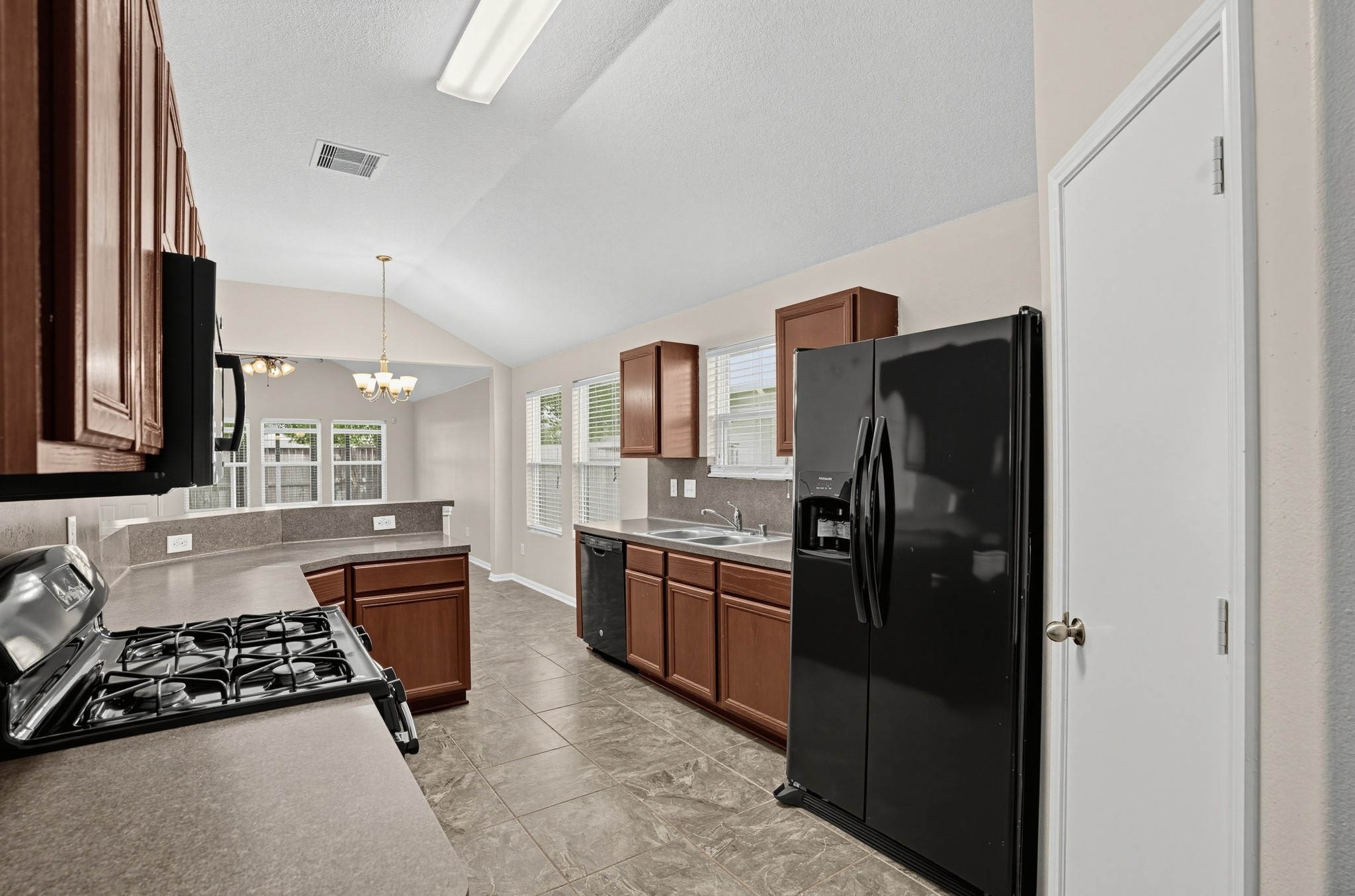 5035 Blue Spruce Hill Street Property Photo 10