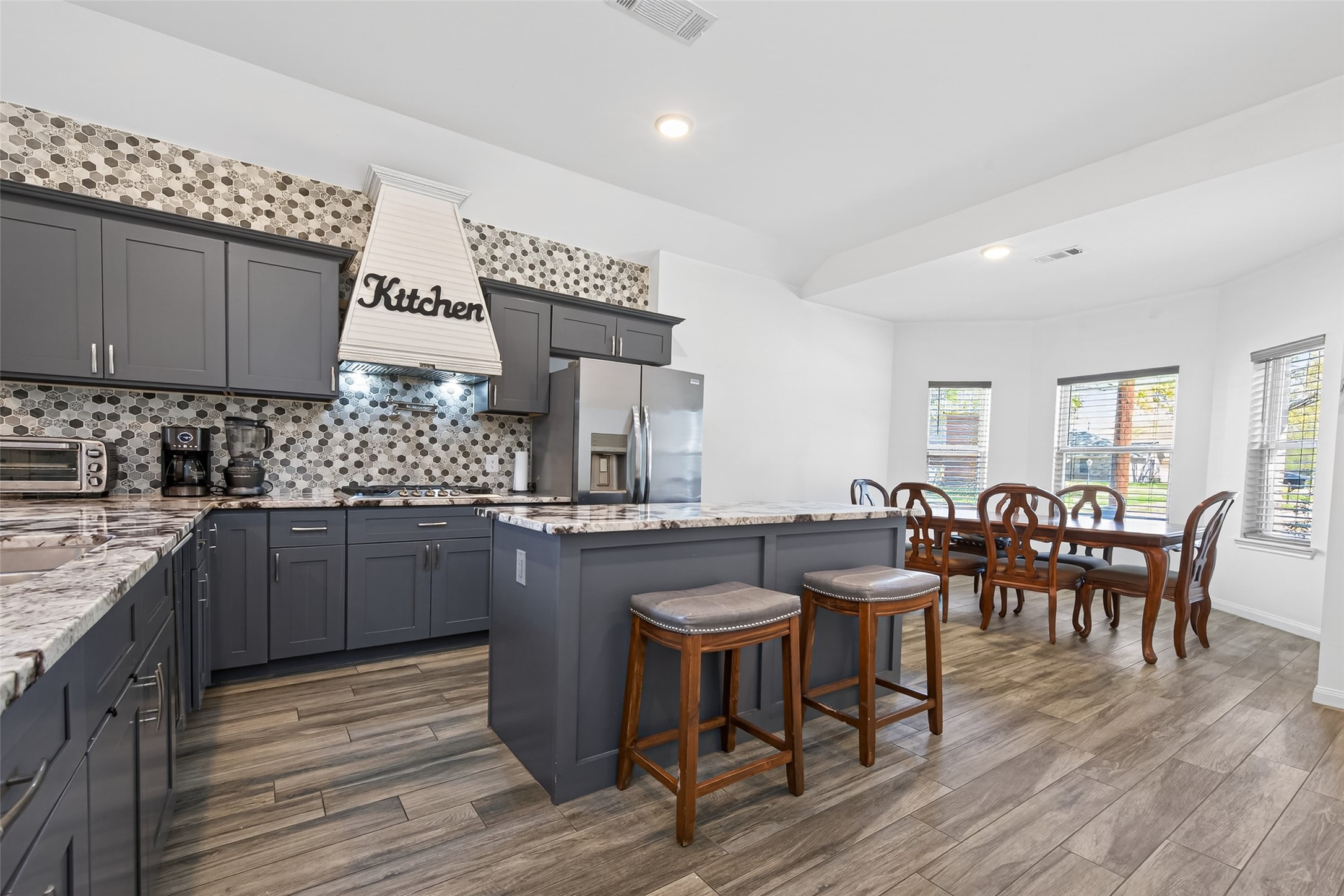 17503 Deer Creek Drive Property Photo 4