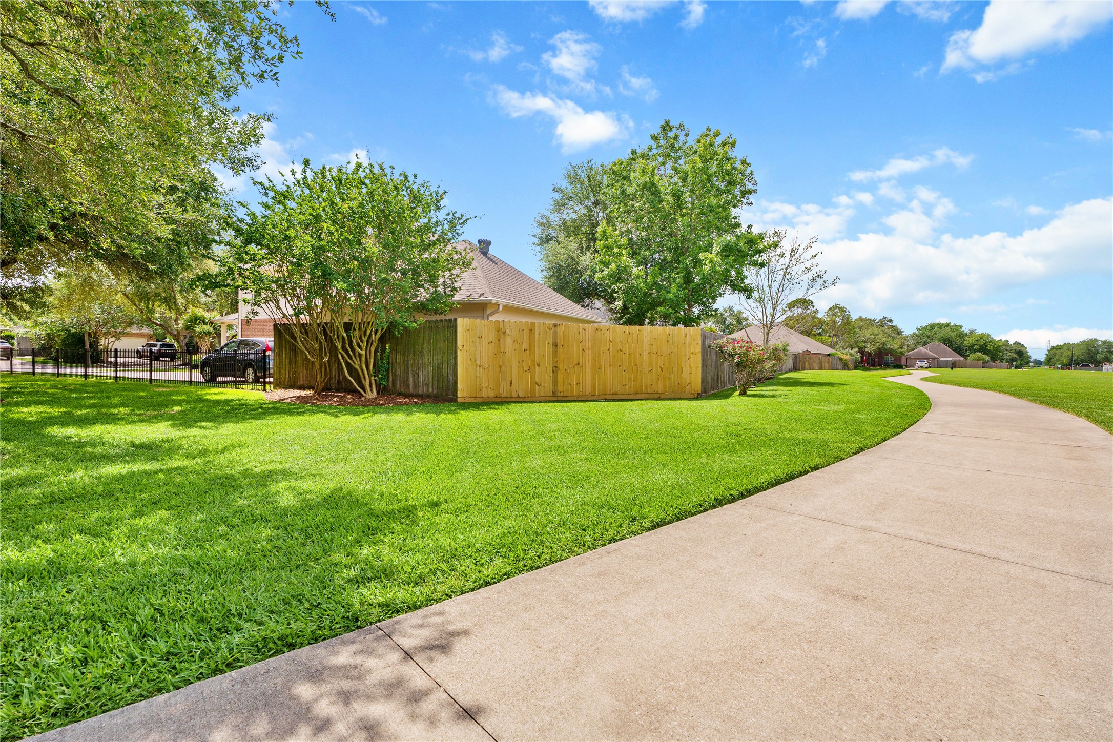 606 Biscayne Bend Lane Property Photo 4