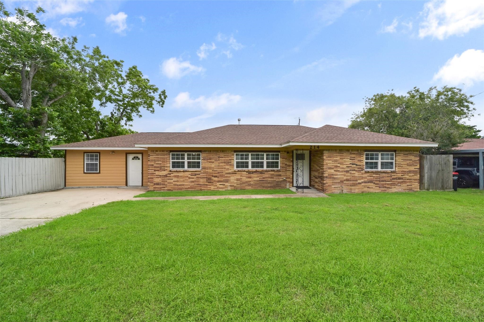 214 Schilling Street Property Photo 1