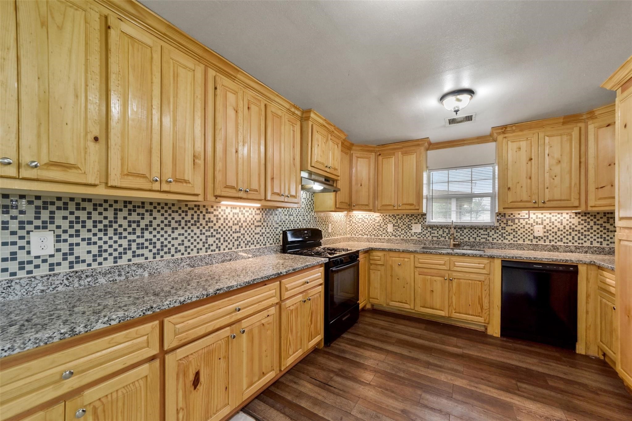 214 Schilling Street Property Photo 8