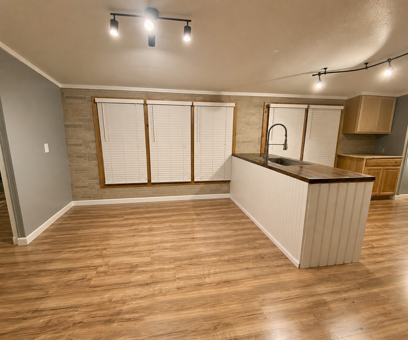 27125 Riley Road Property Photo 8
