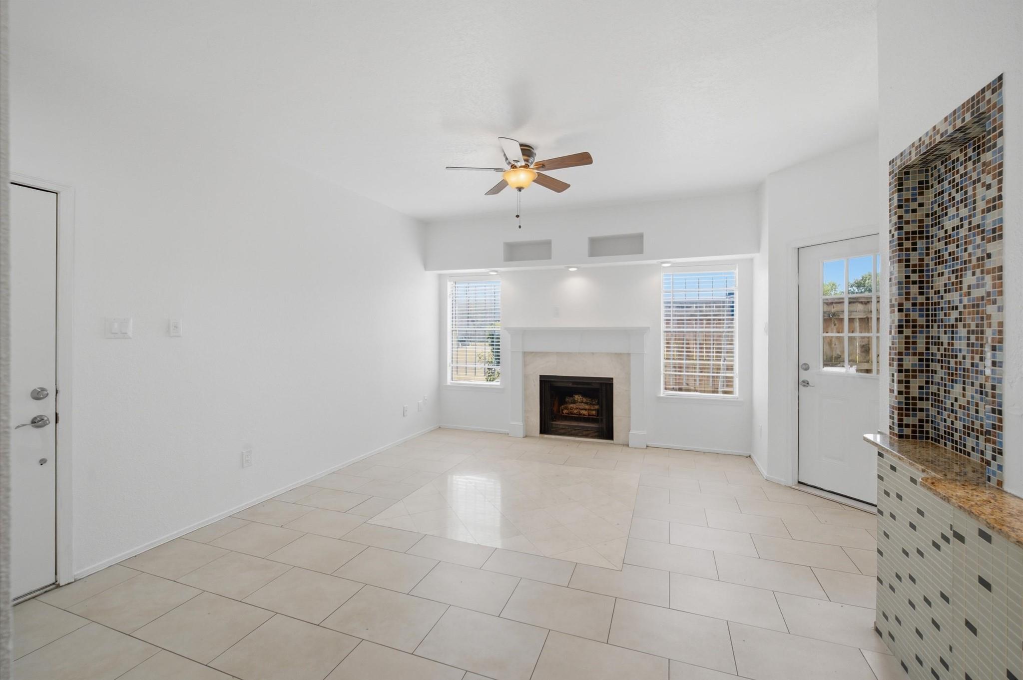 2011 Spenwick Drive 717 Property Photo 4