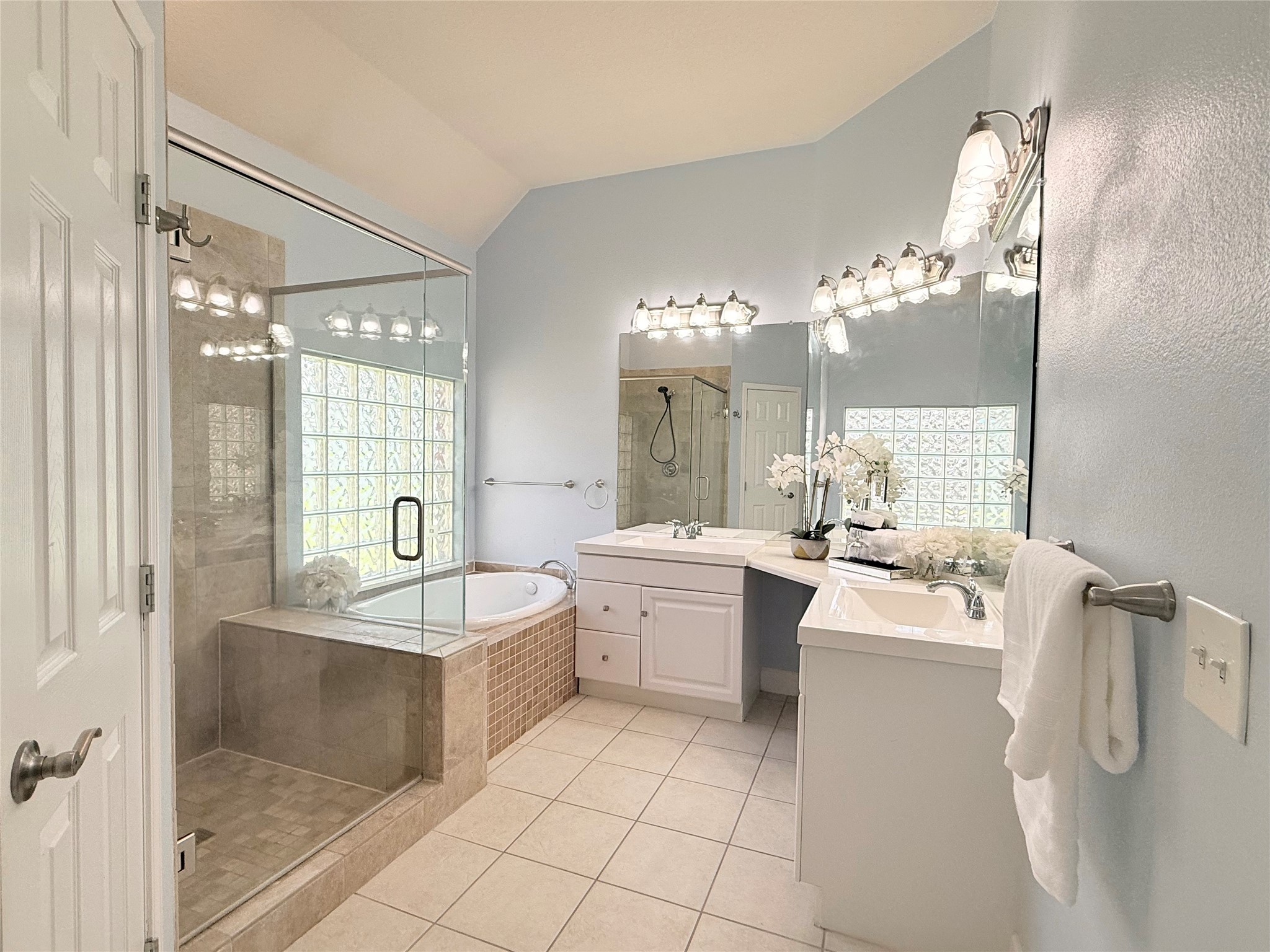 6235 Clear Canyon Drive Property Photo 36