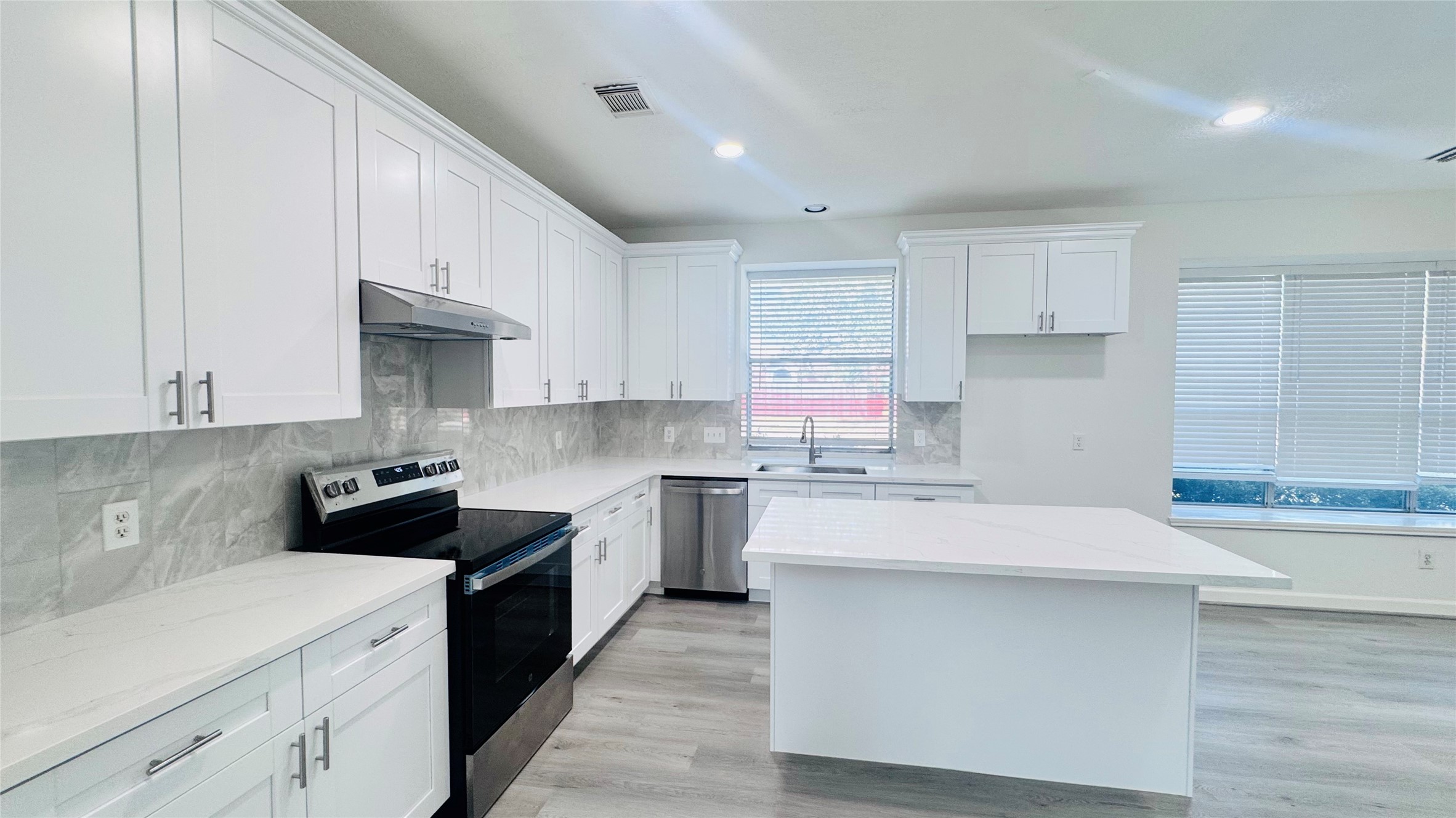1702 Berkoff Drive Property Photo 12
