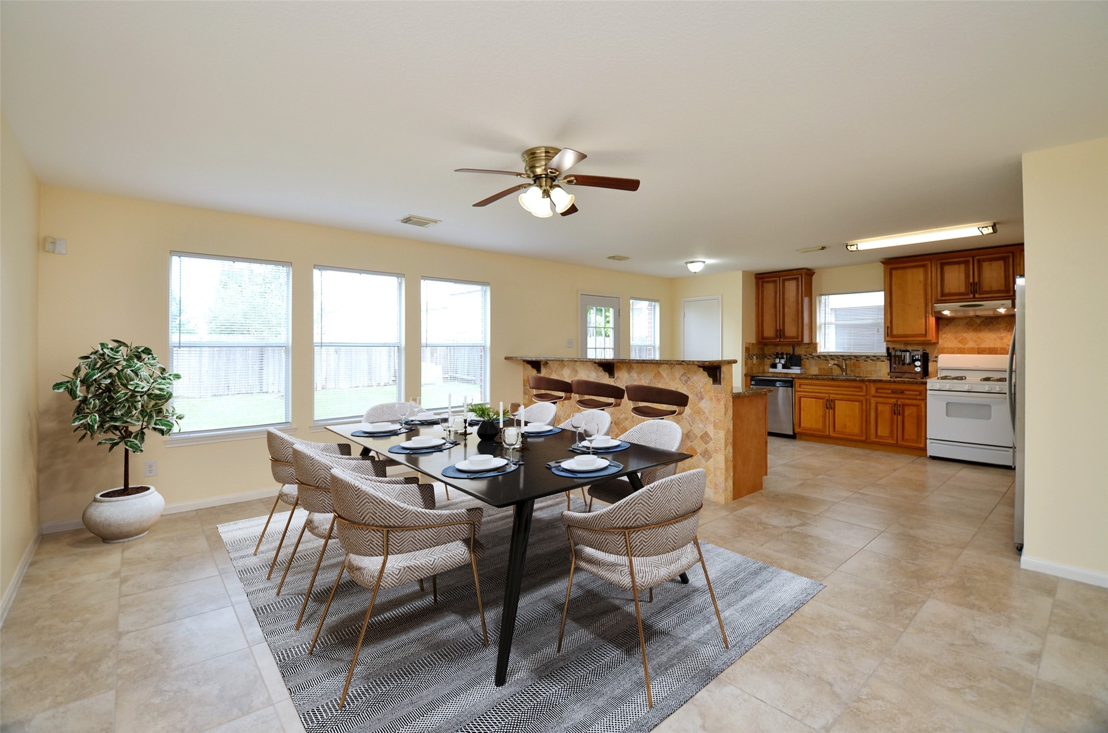 3907 Pebble Garden Lane Property Photo 4