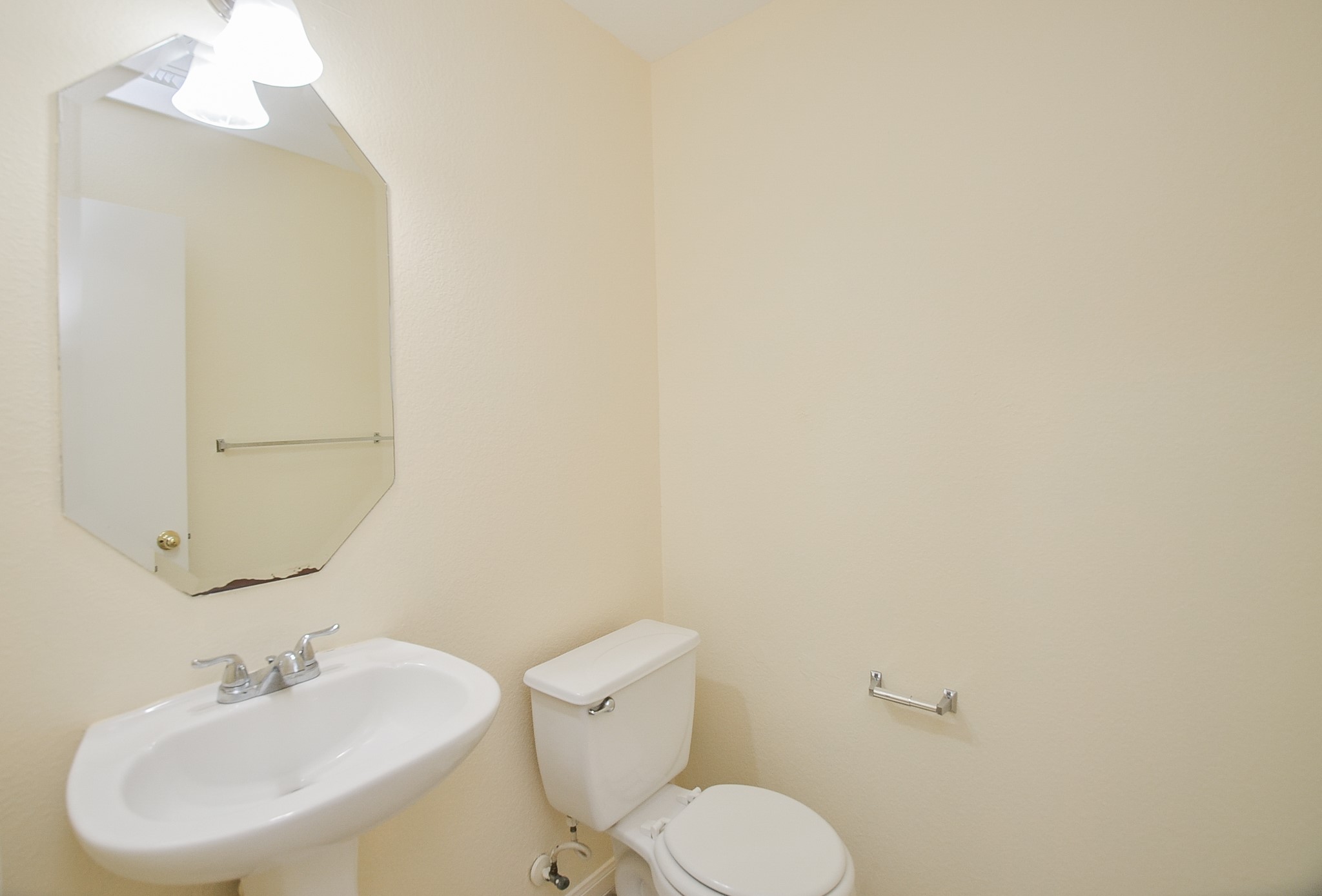 3907 Pebble Garden Lane Property Photo 8