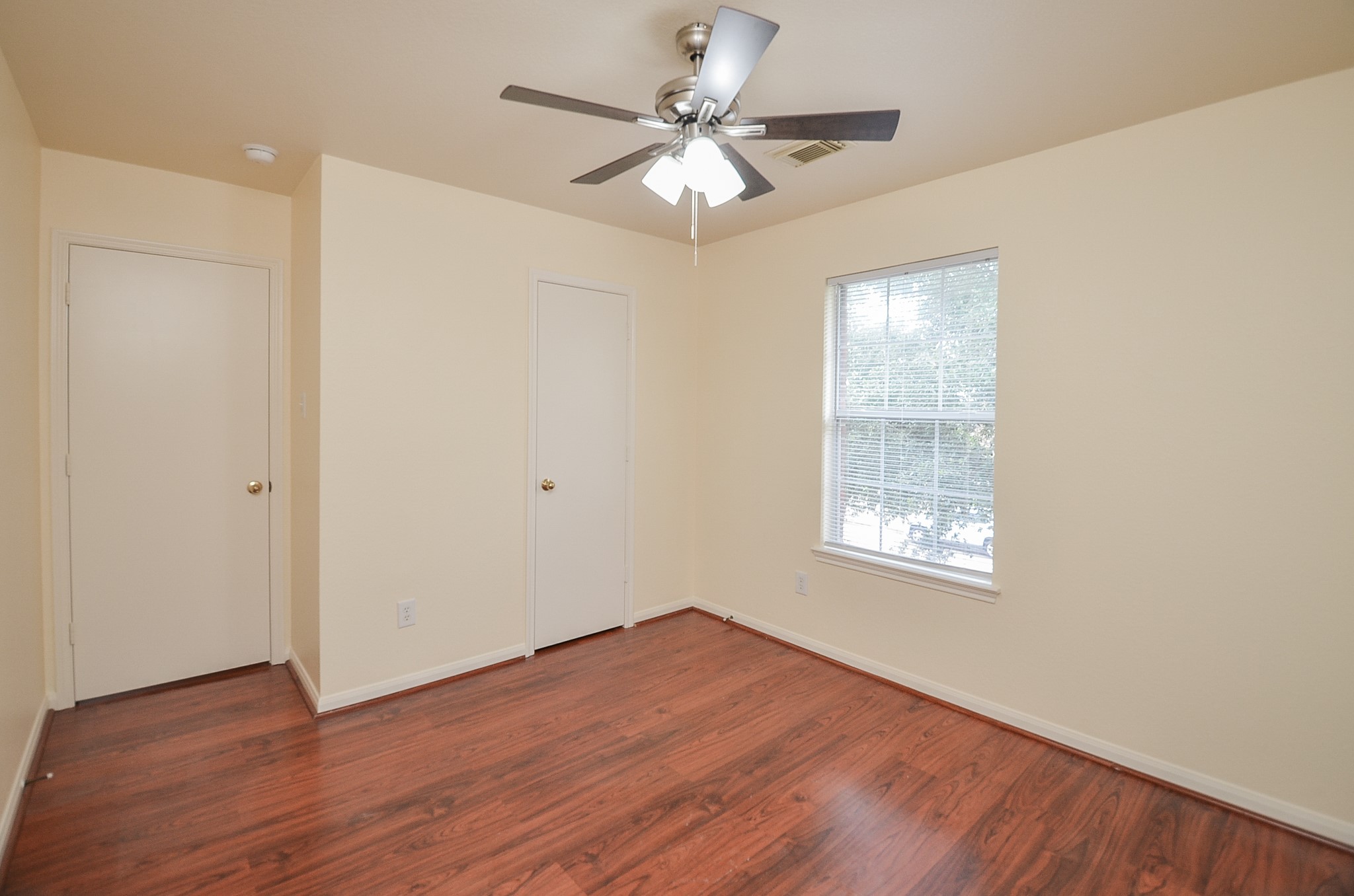 3907 Pebble Garden Lane Property Photo 13