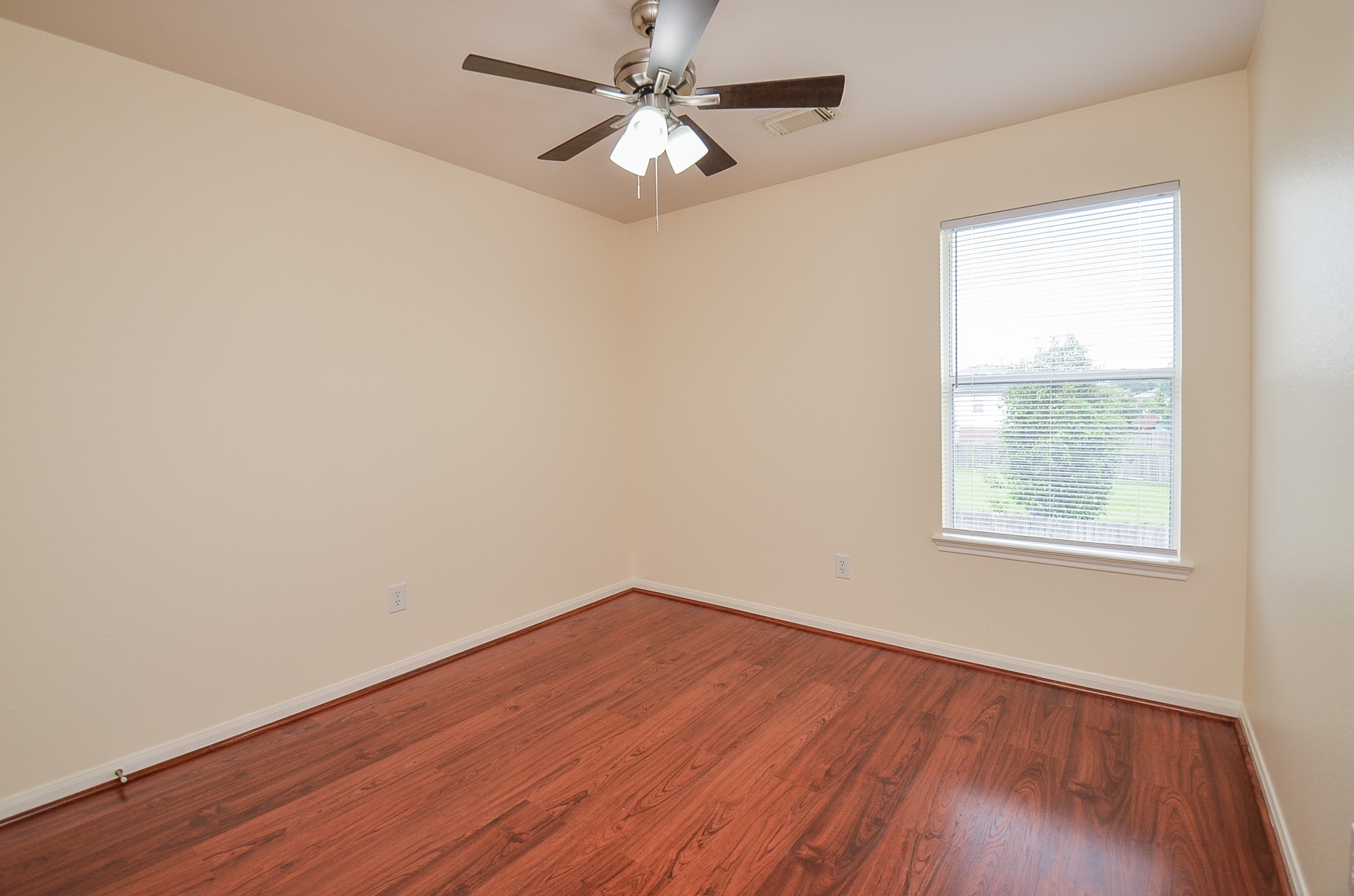 3907 Pebble Garden Lane Property Photo 14