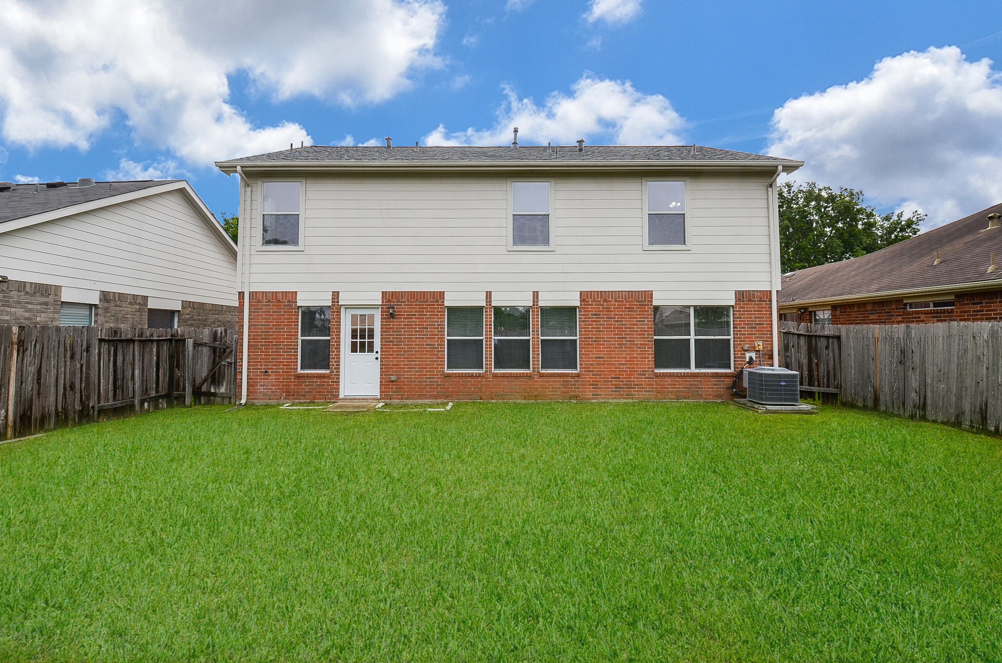 3907 Pebble Garden Lane Property Photo 17