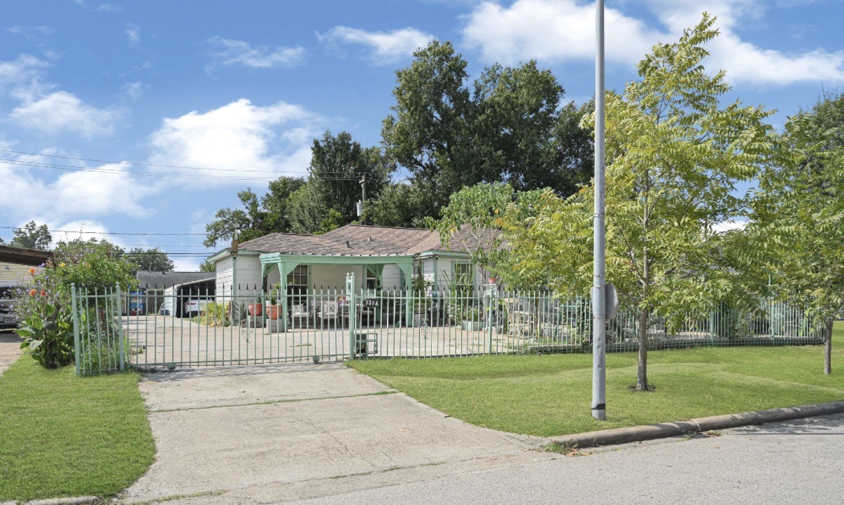 7314 Arnim Street Property Photo 1