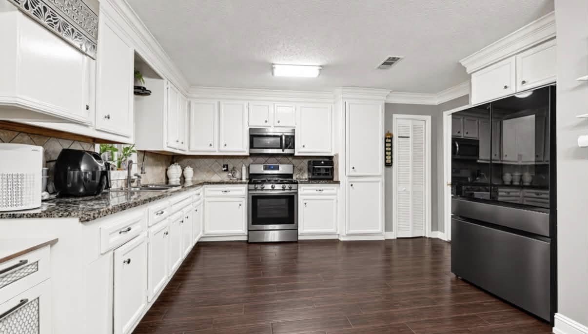 7314 Arnim Street Property Photo 6
