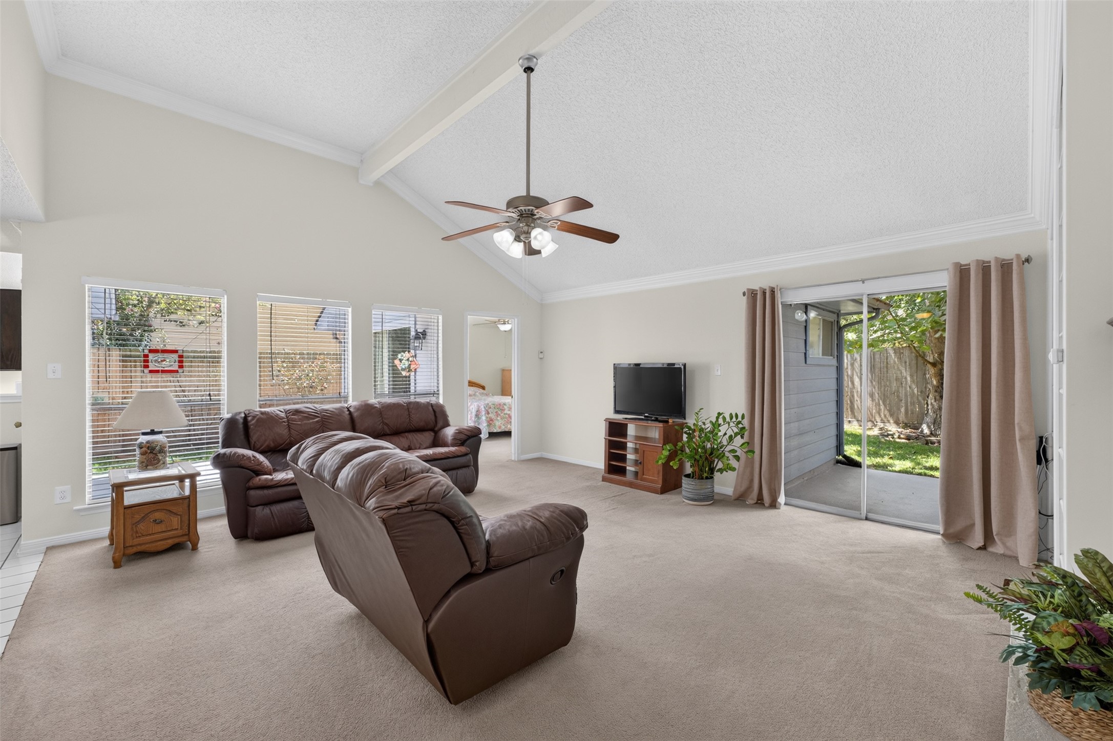 28 S Rain Forest Court Property Photo 8