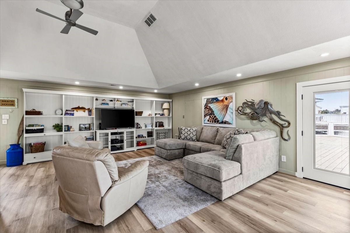 4311 Spanish Main Property Photo 8