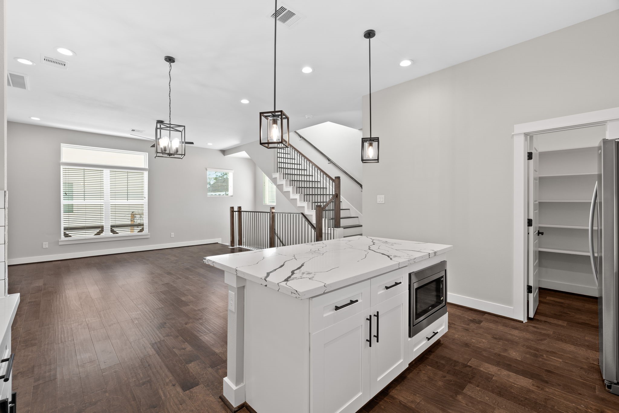 904 Martin Street E Property Photo