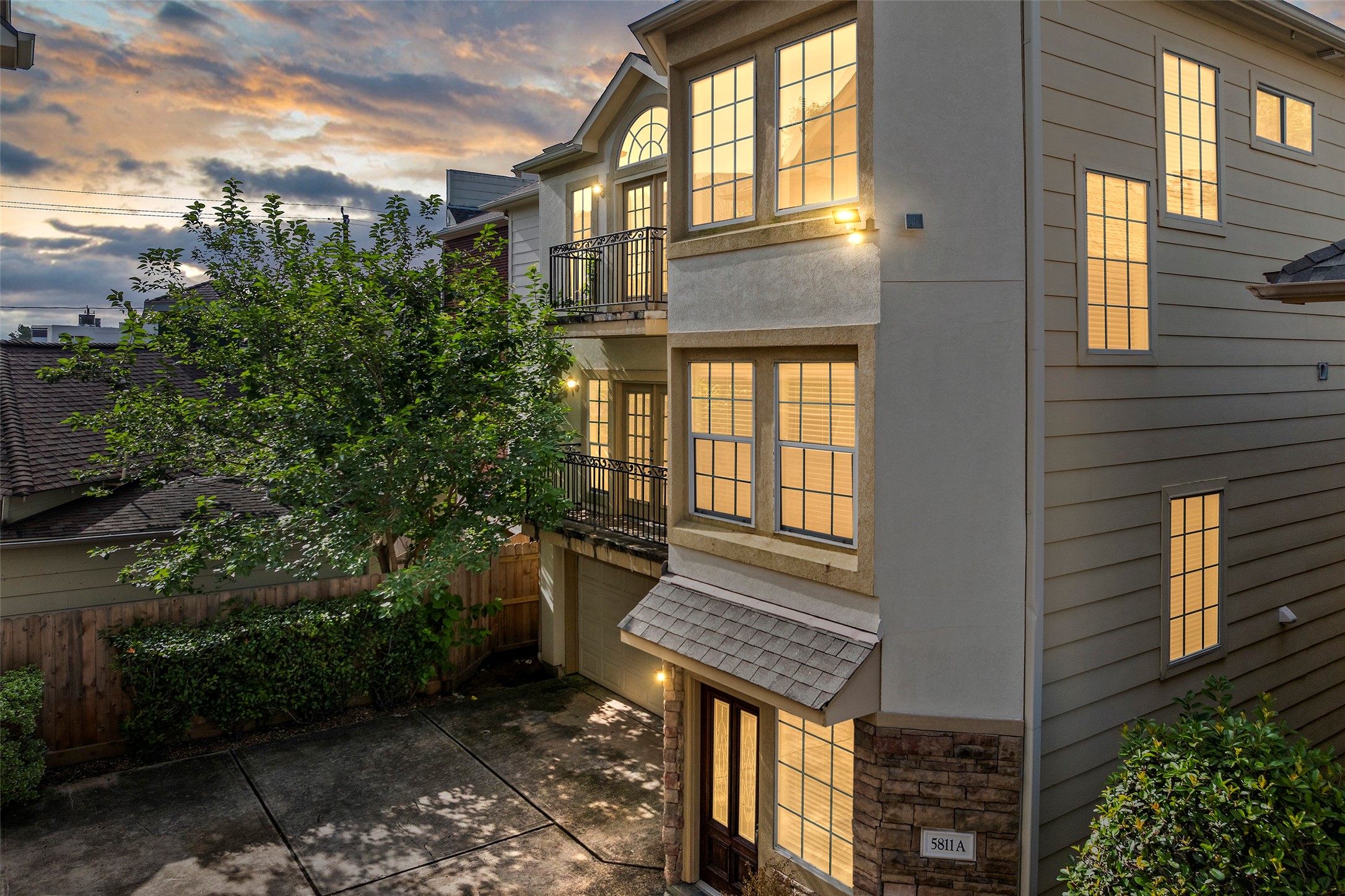 5811 Washington Avenue A Property Photo 1