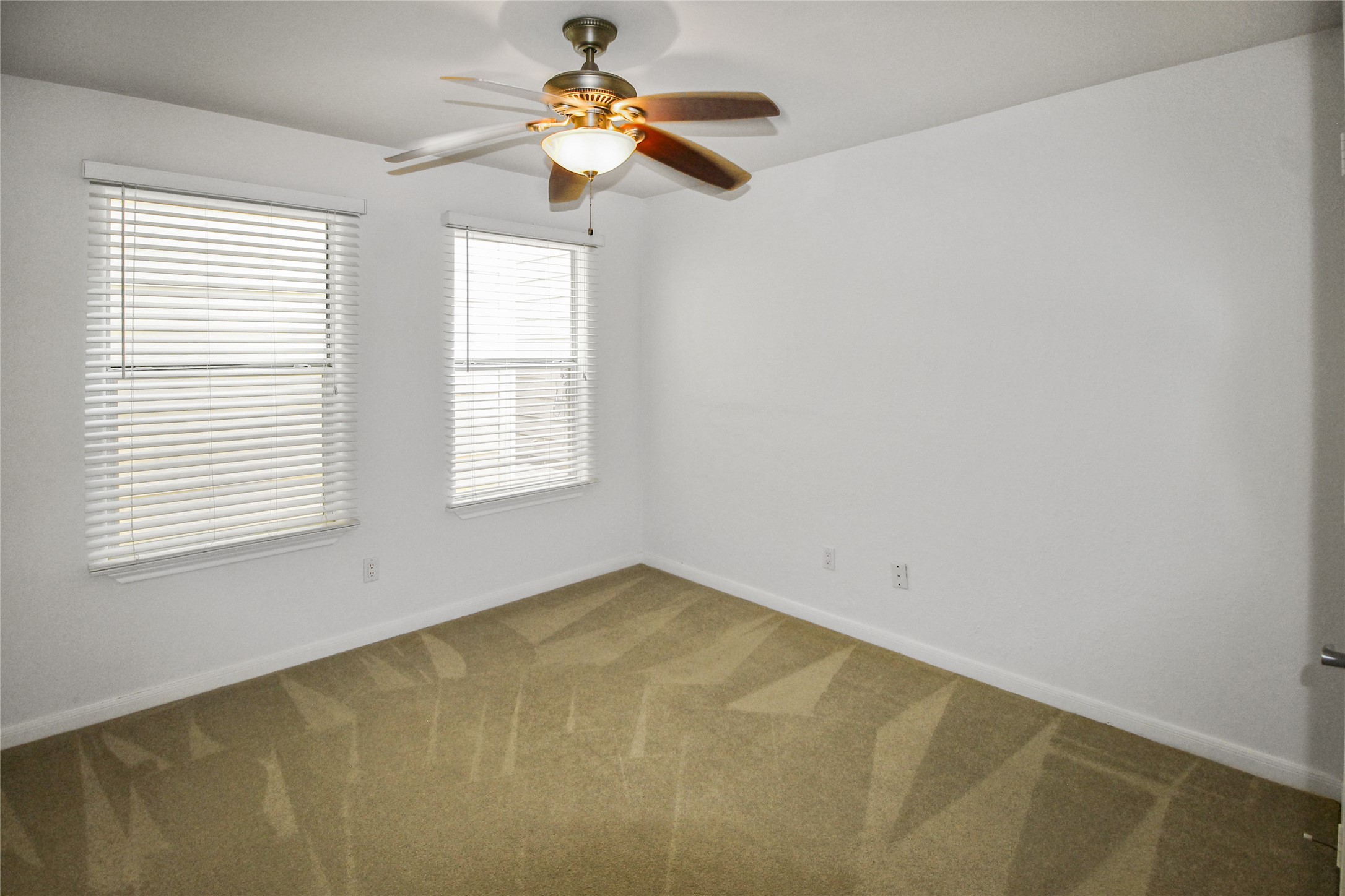 5811 Washington Avenue A Property Photo 3