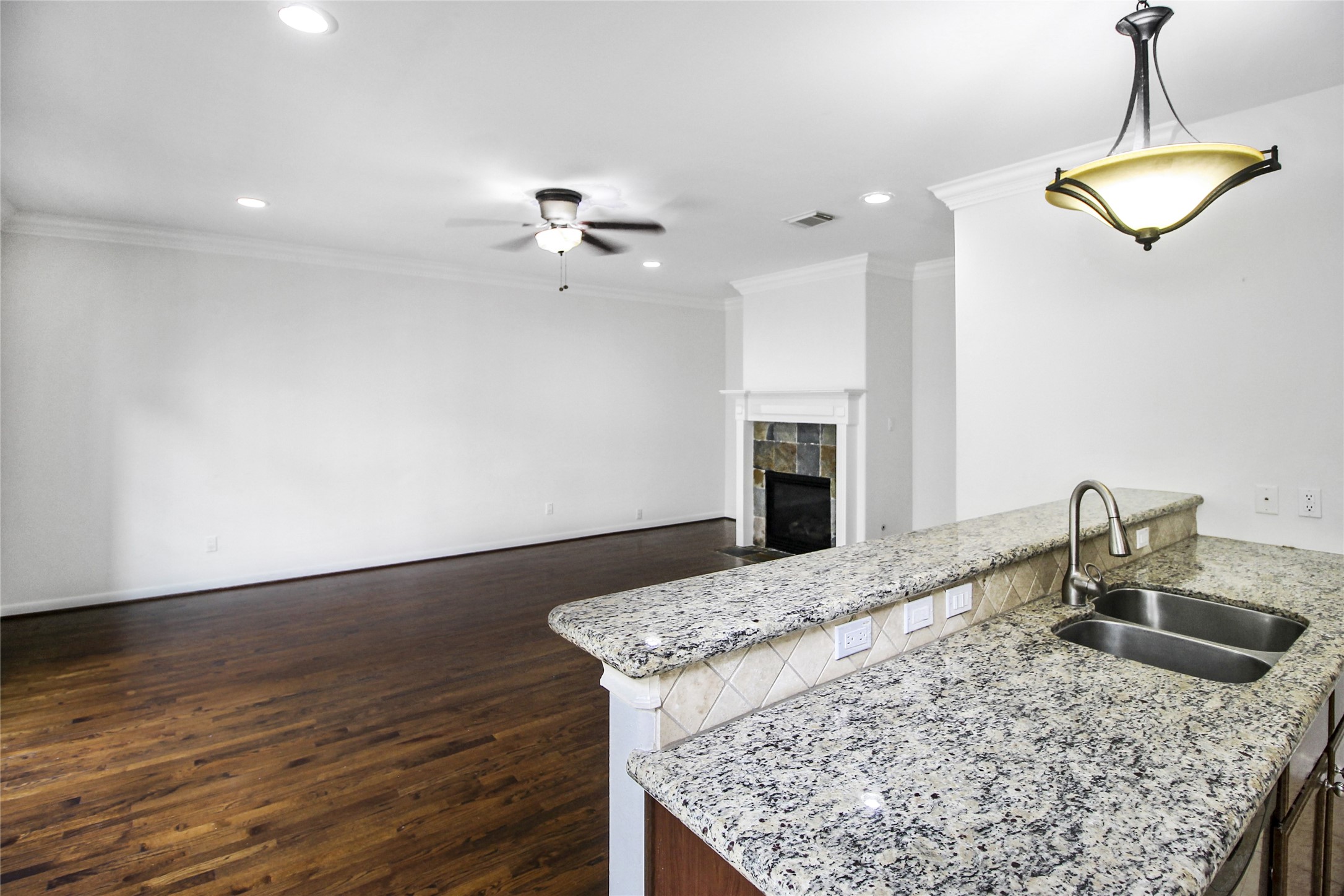 5811 Washington Avenue A Property Photo 4