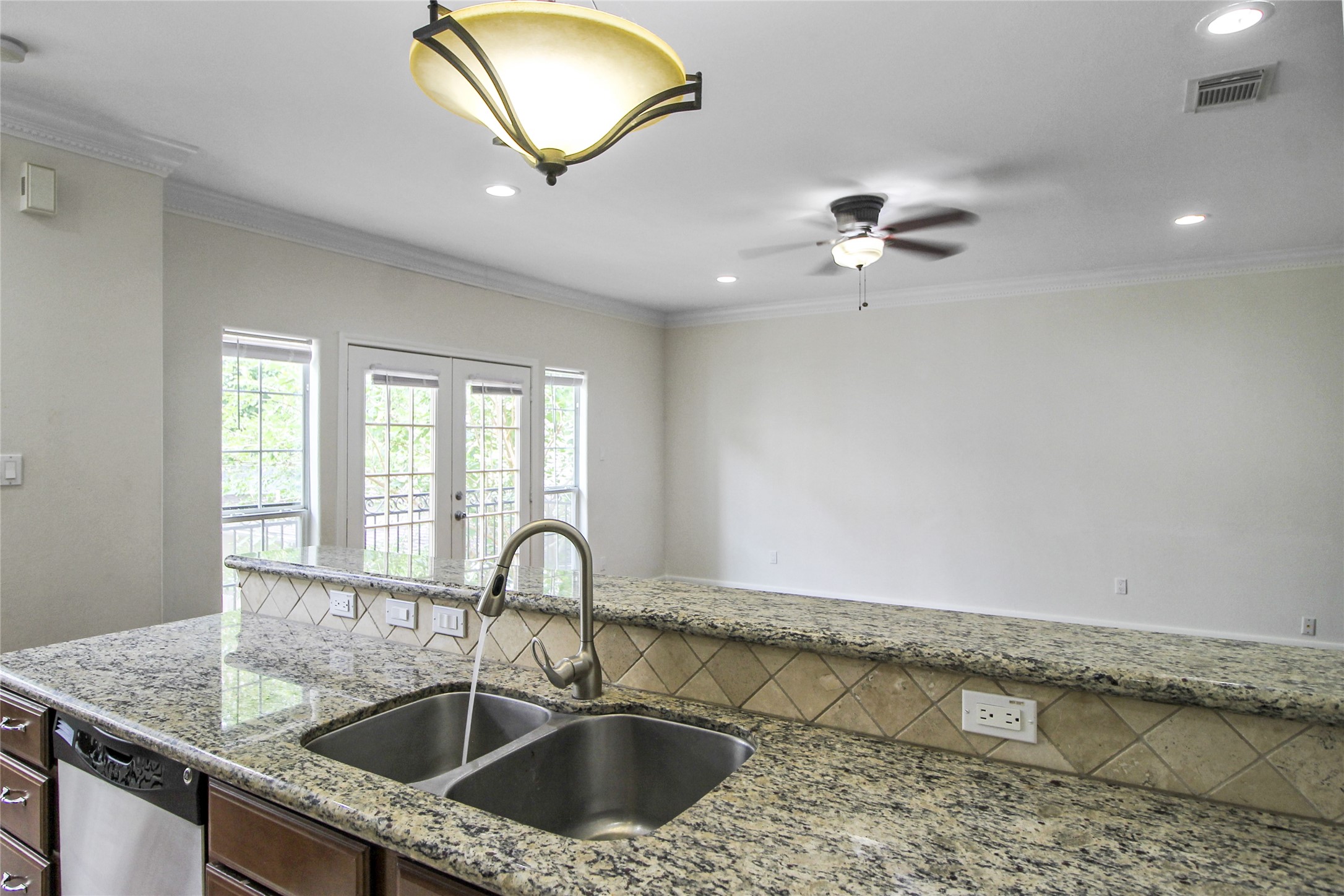 5811 Washington Avenue A Property Photo 5