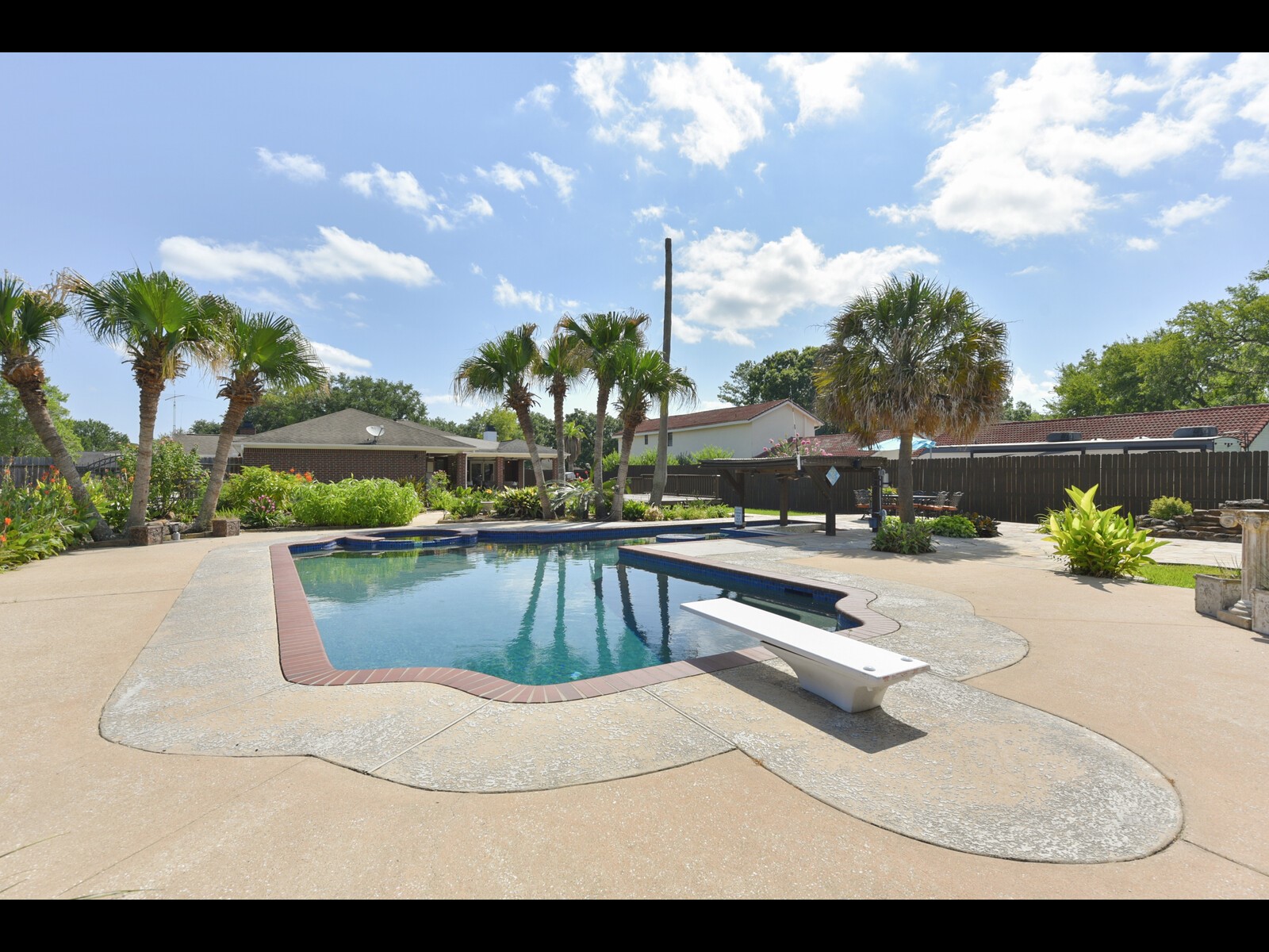 2204 Airline Drive Property Photo 4