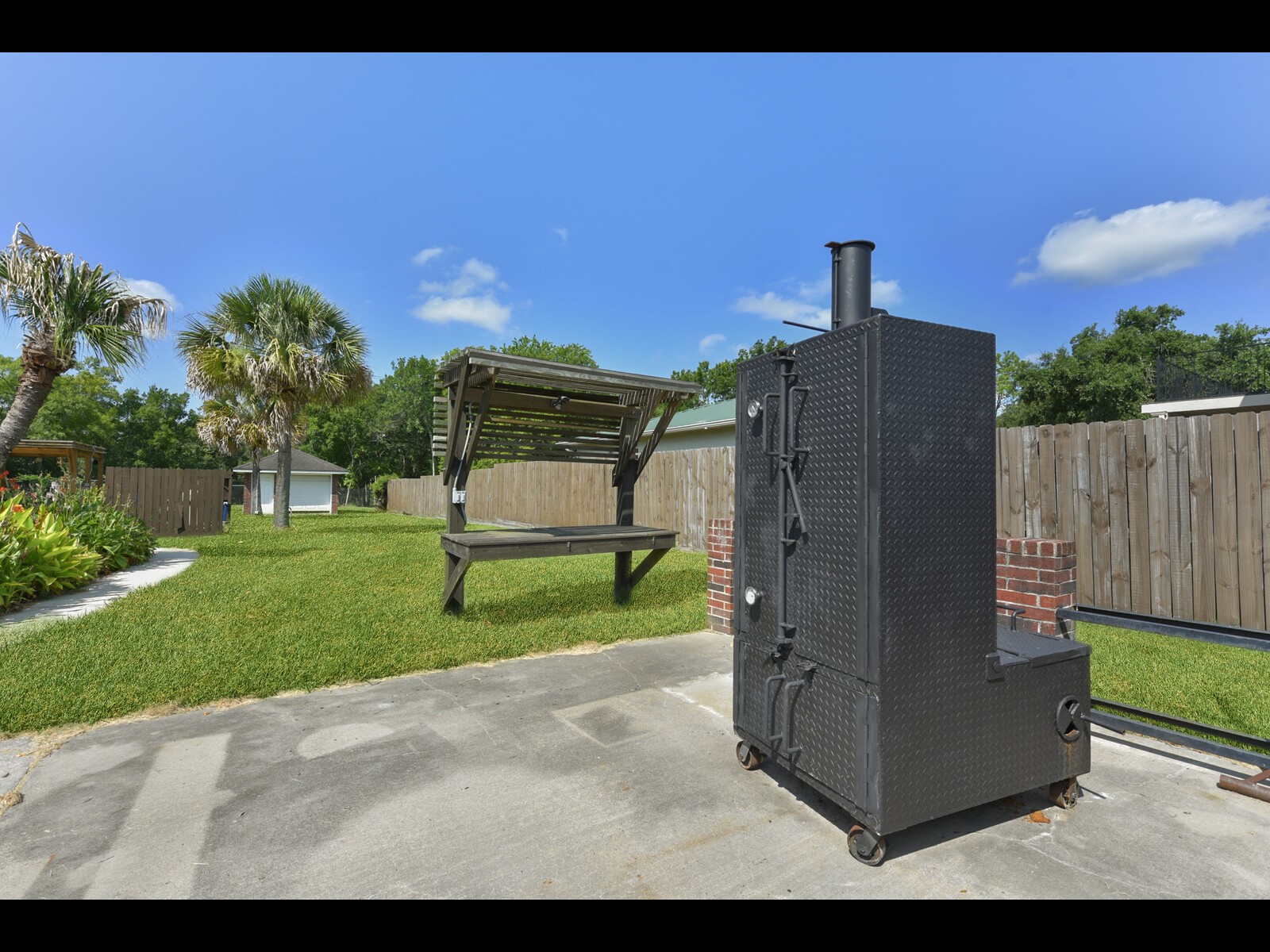 2204 Airline Drive Property Photo 12