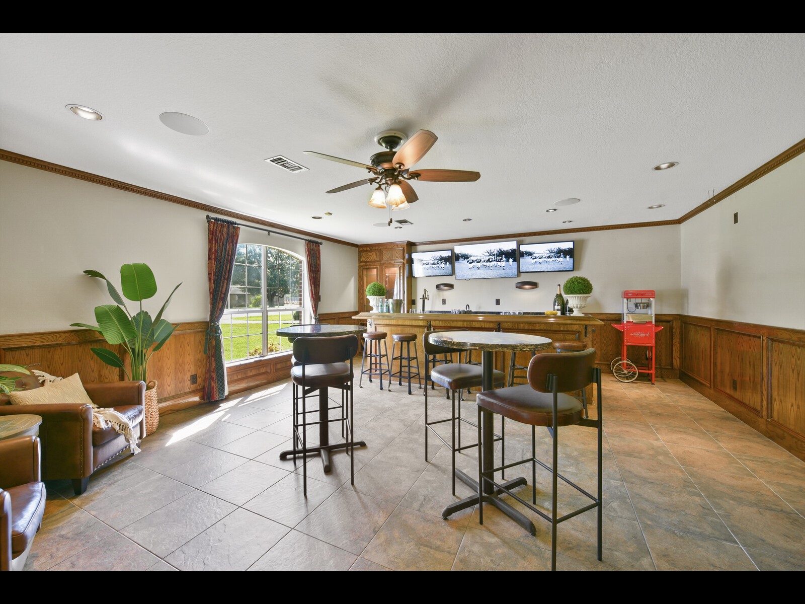 2204 Airline Drive Property Photo 15