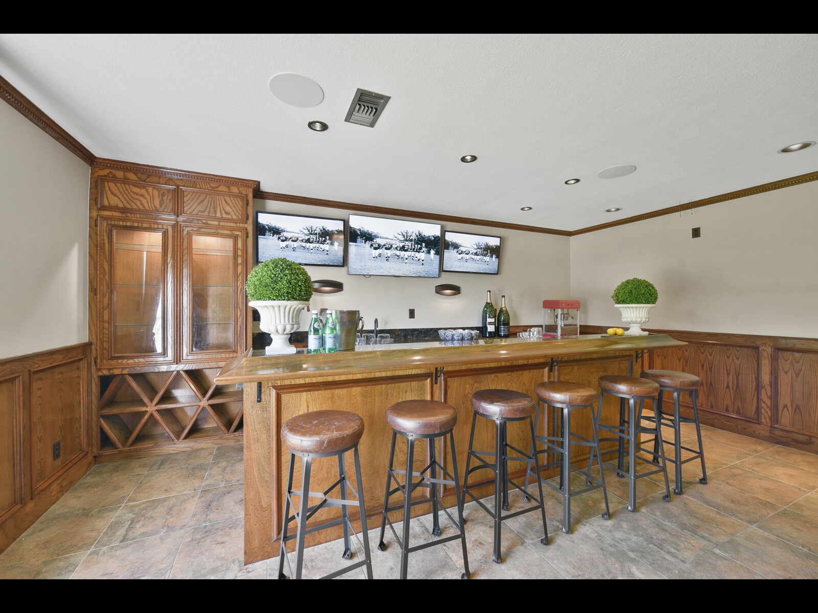 2204 Airline Drive Property Photo 16