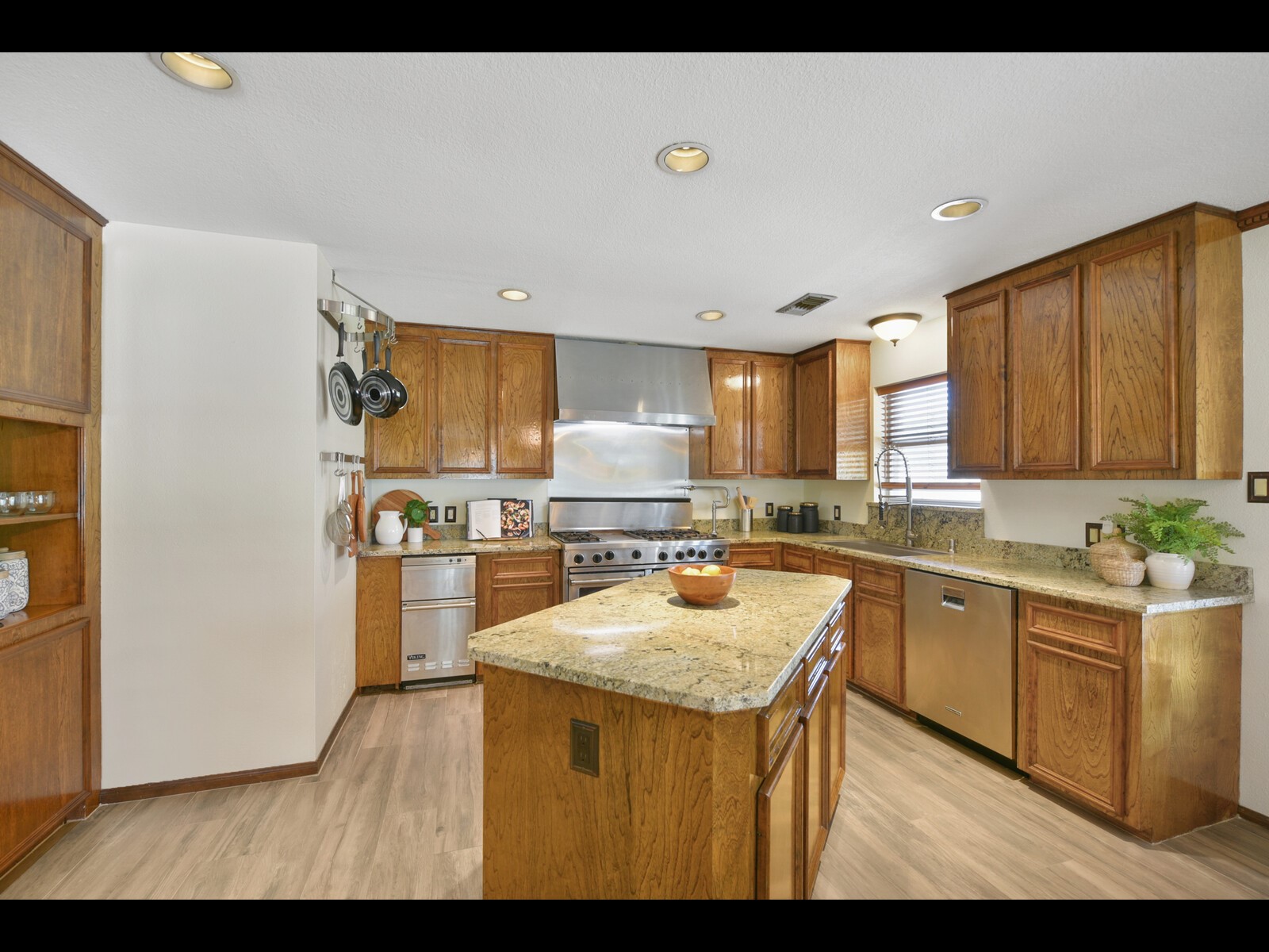2204 Airline Drive Property Photo 23