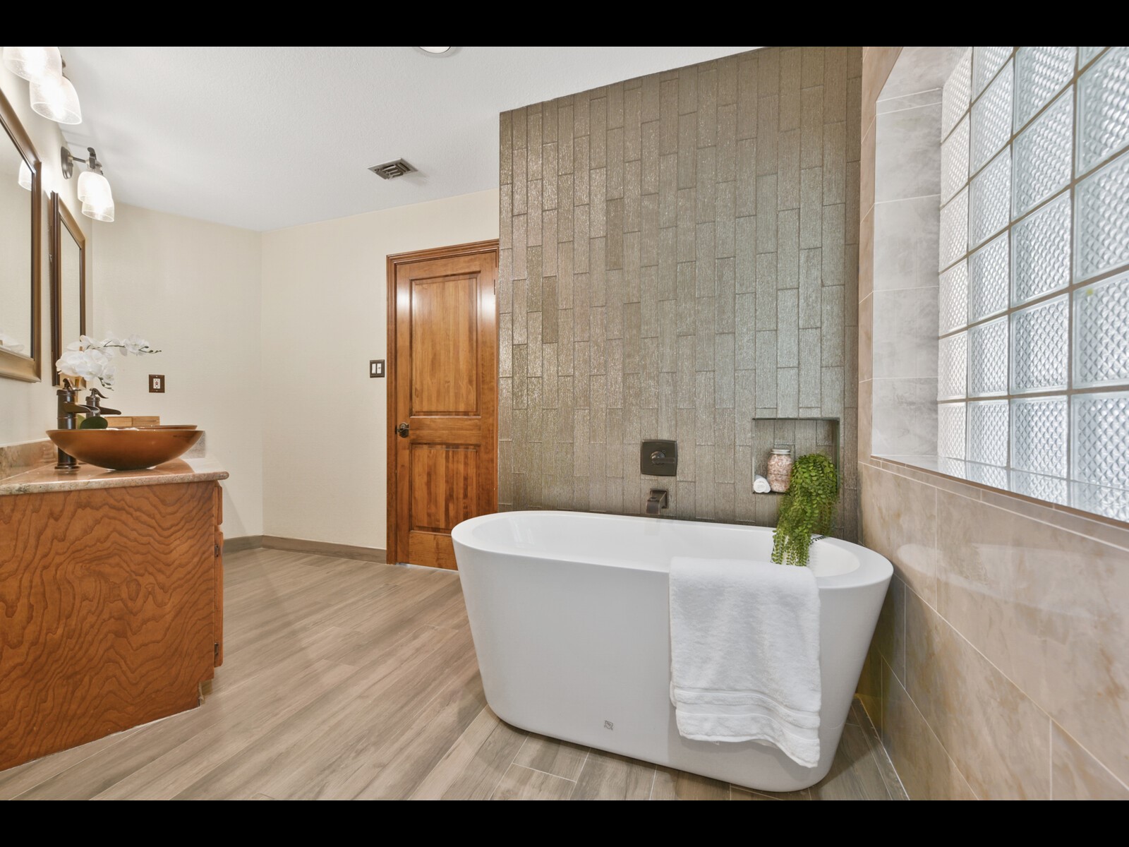 2204 Airline Drive Property Photo 32