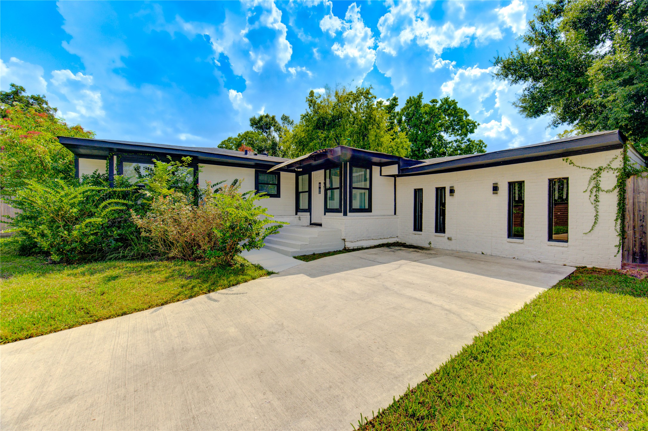 6638 Winton Street Property Photo 2