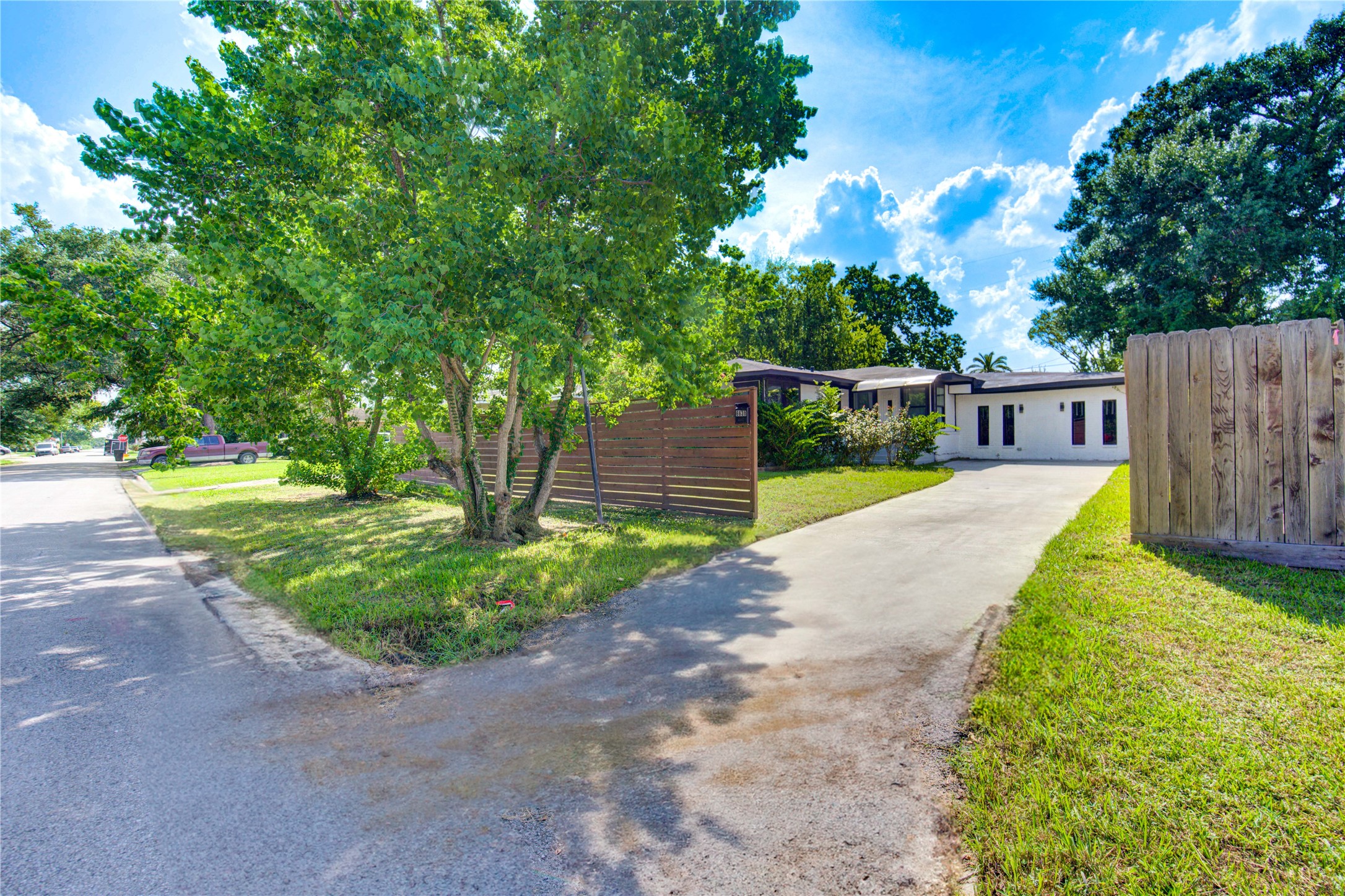 6638 Winton Street Property Photo 4