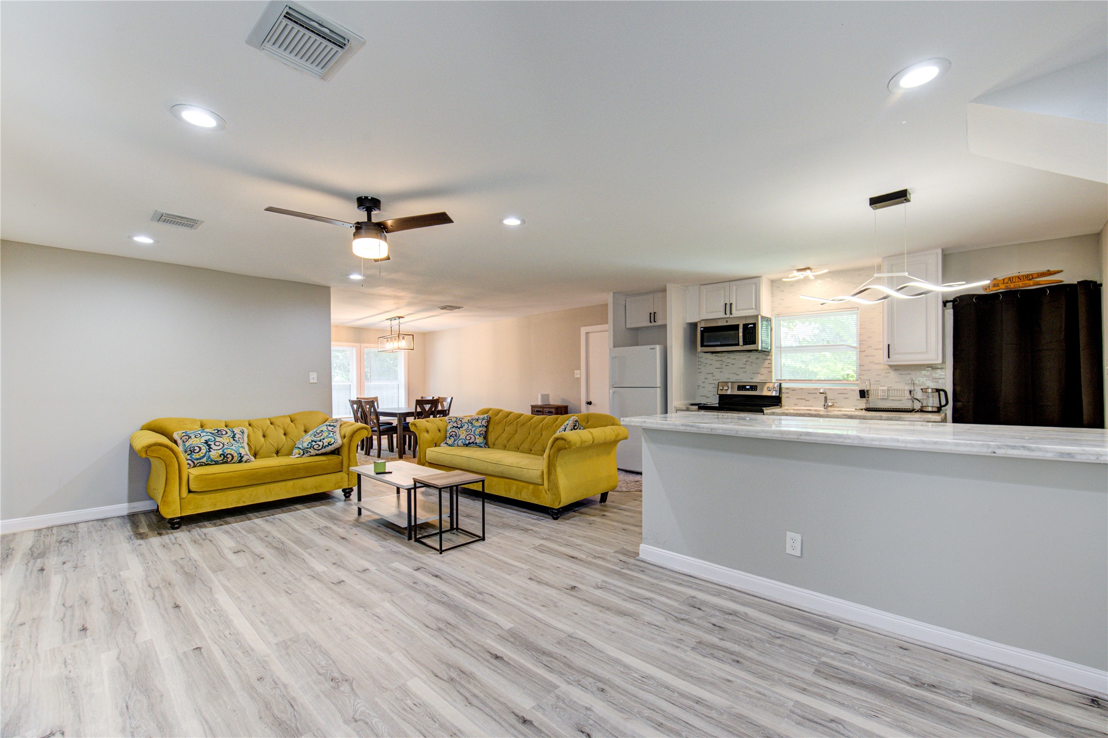 6638 Winton Street Property Photo 9