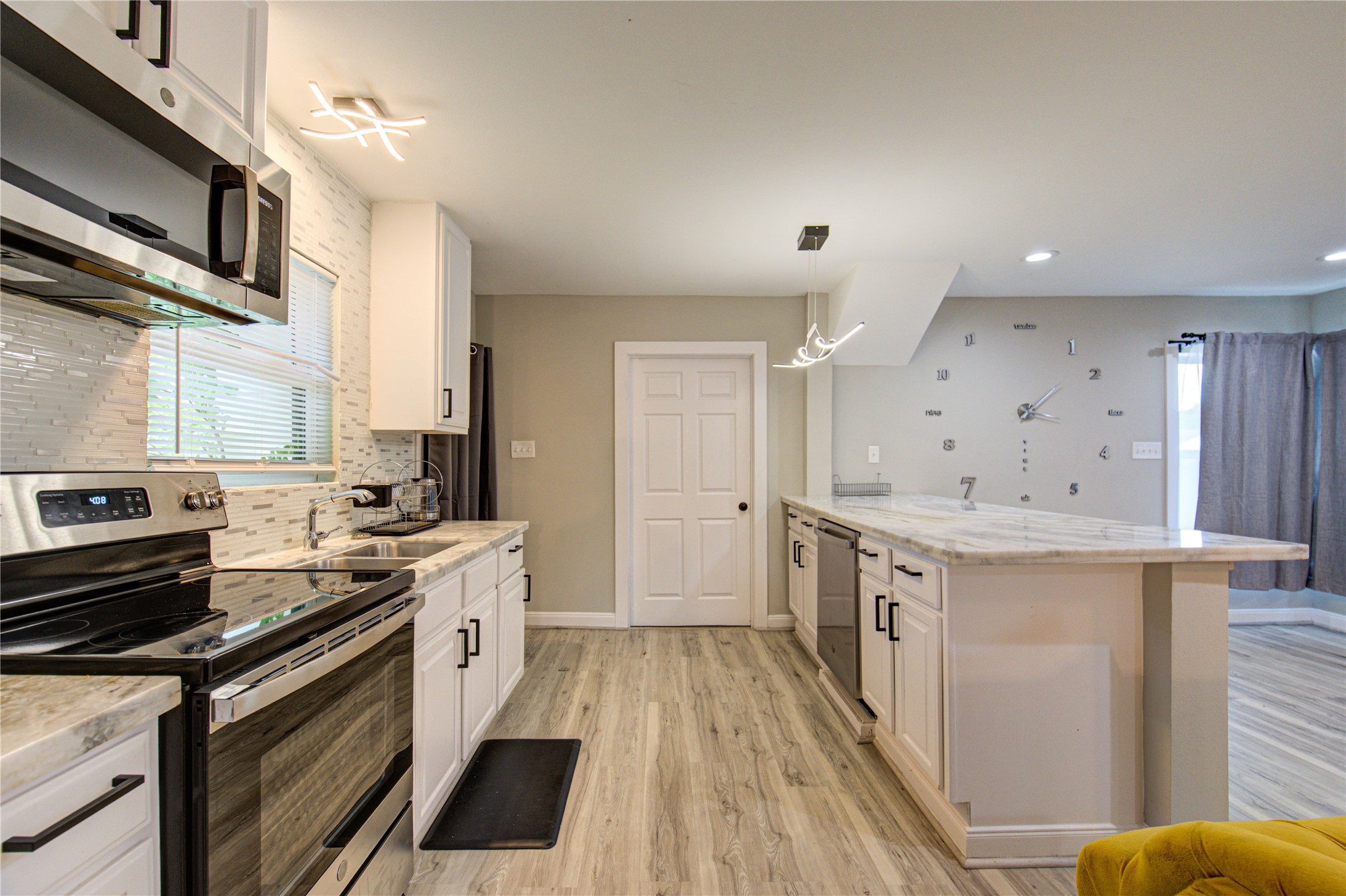 6638 Winton Street Property Photo 14