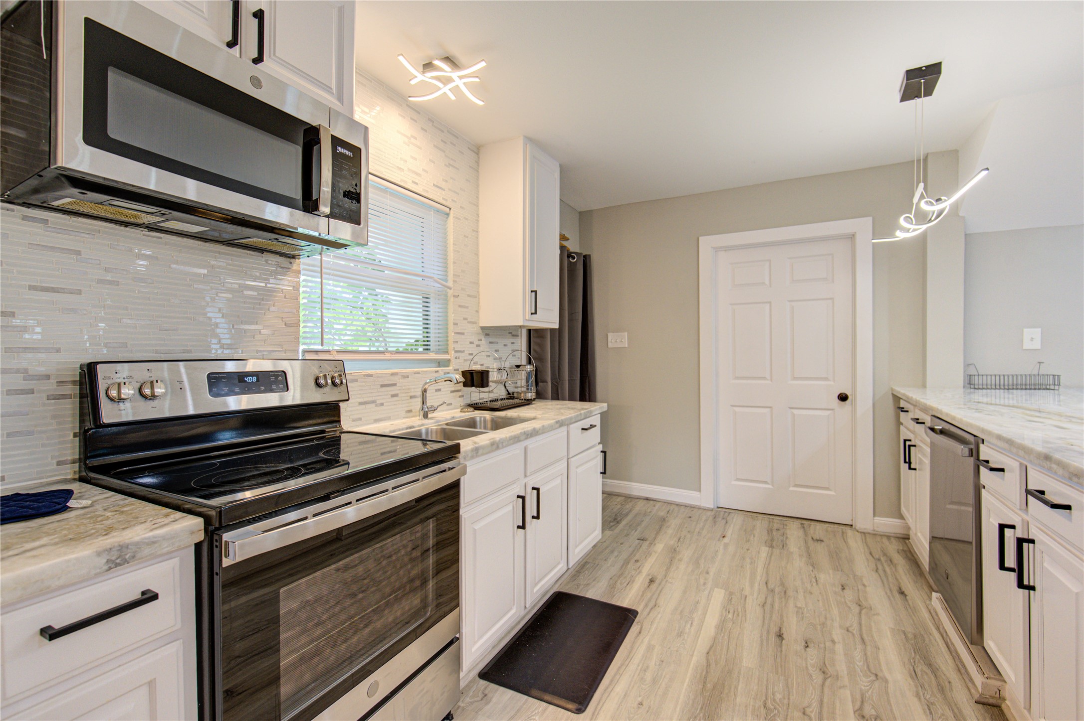 6638 Winton Street Property Photo 15