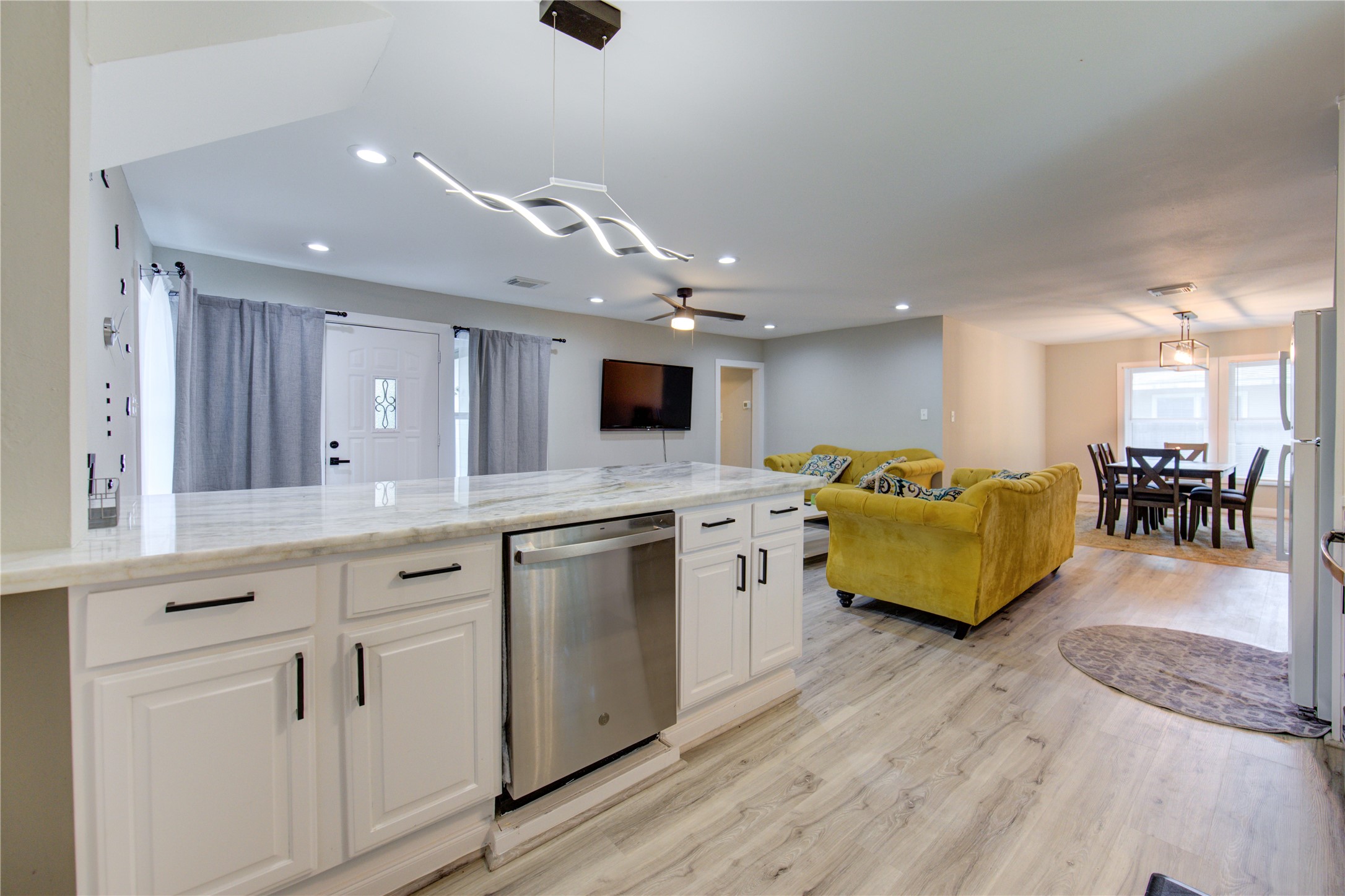 6638 Winton Street Property Photo 17